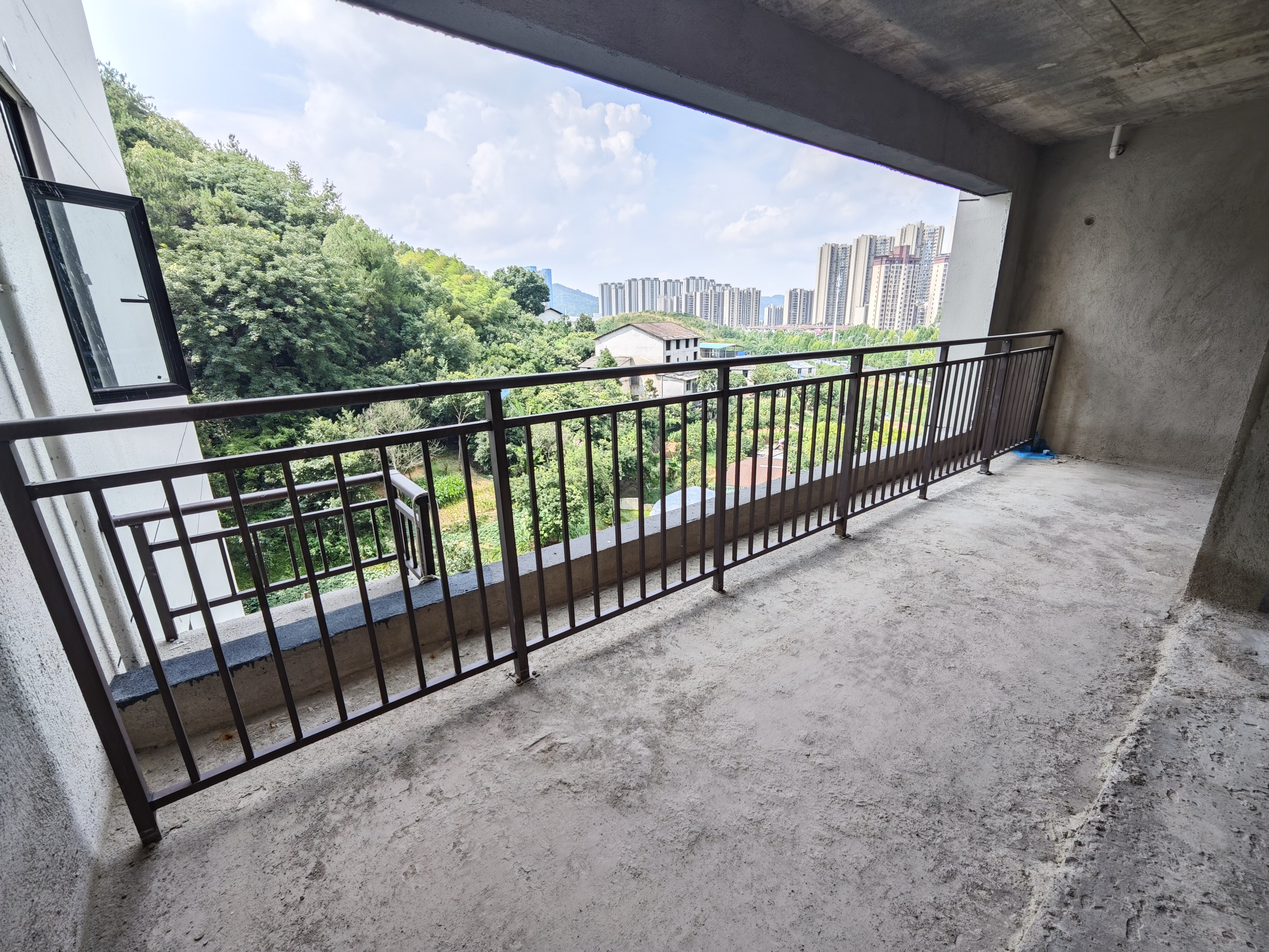 青春里-铂樾府 1室0厅0卫 89.8万 青春里-铂樾府 1室0厅0卫 89.8万阳台