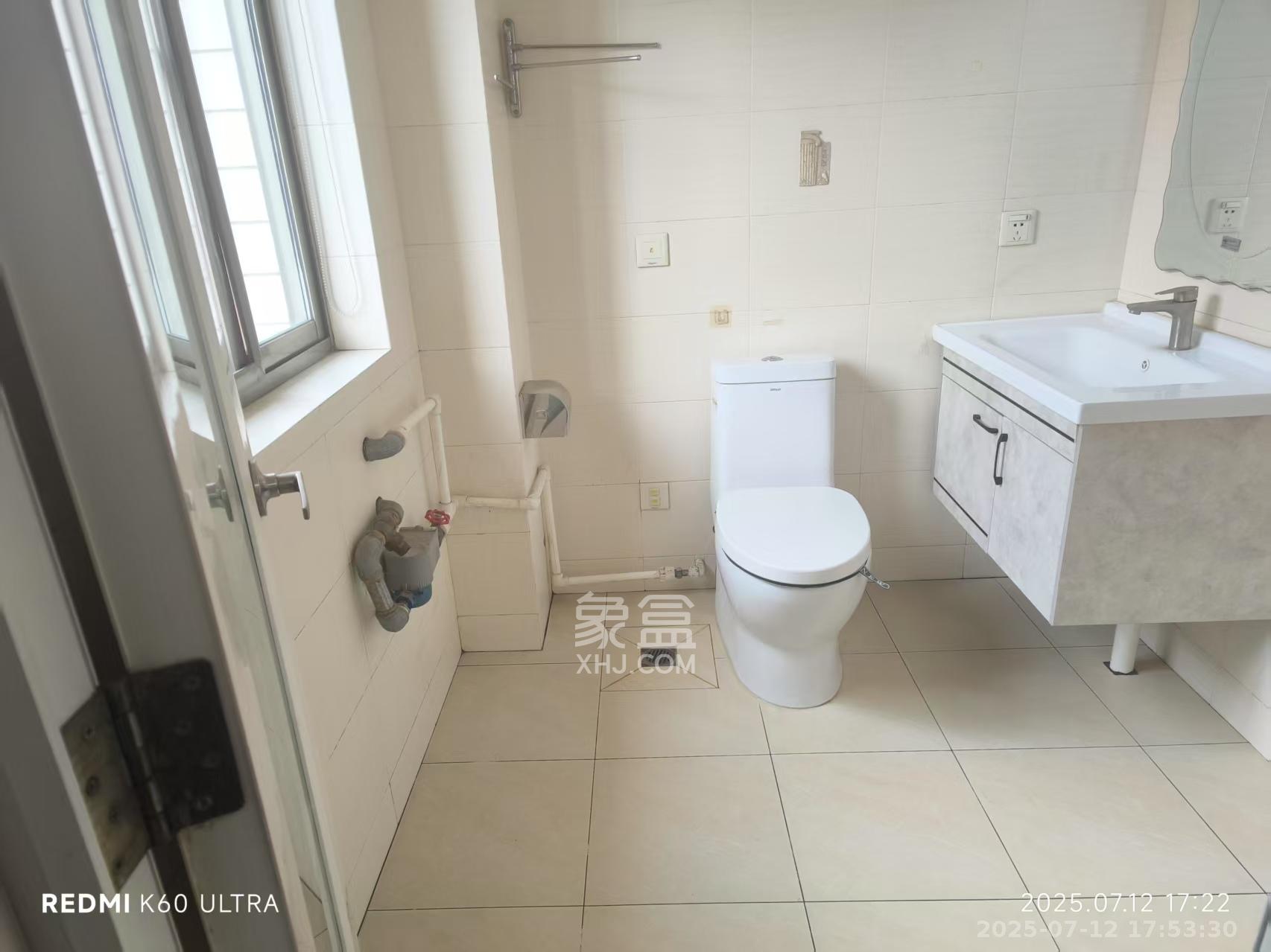 天麓商住楼  4室2厅2卫    4400.0元/月室内图