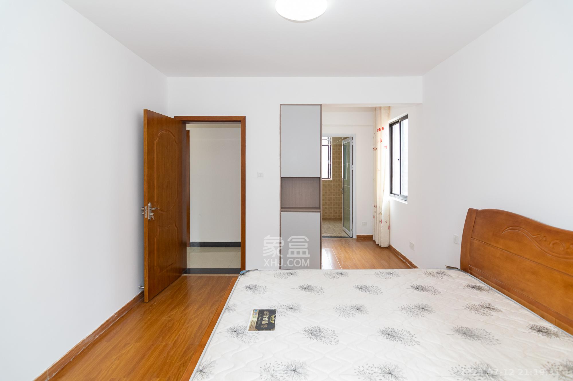 新城国际花都 3室2厅2卫 92.0万 新城国际花都 3室2厅2卫 92.0万卧室