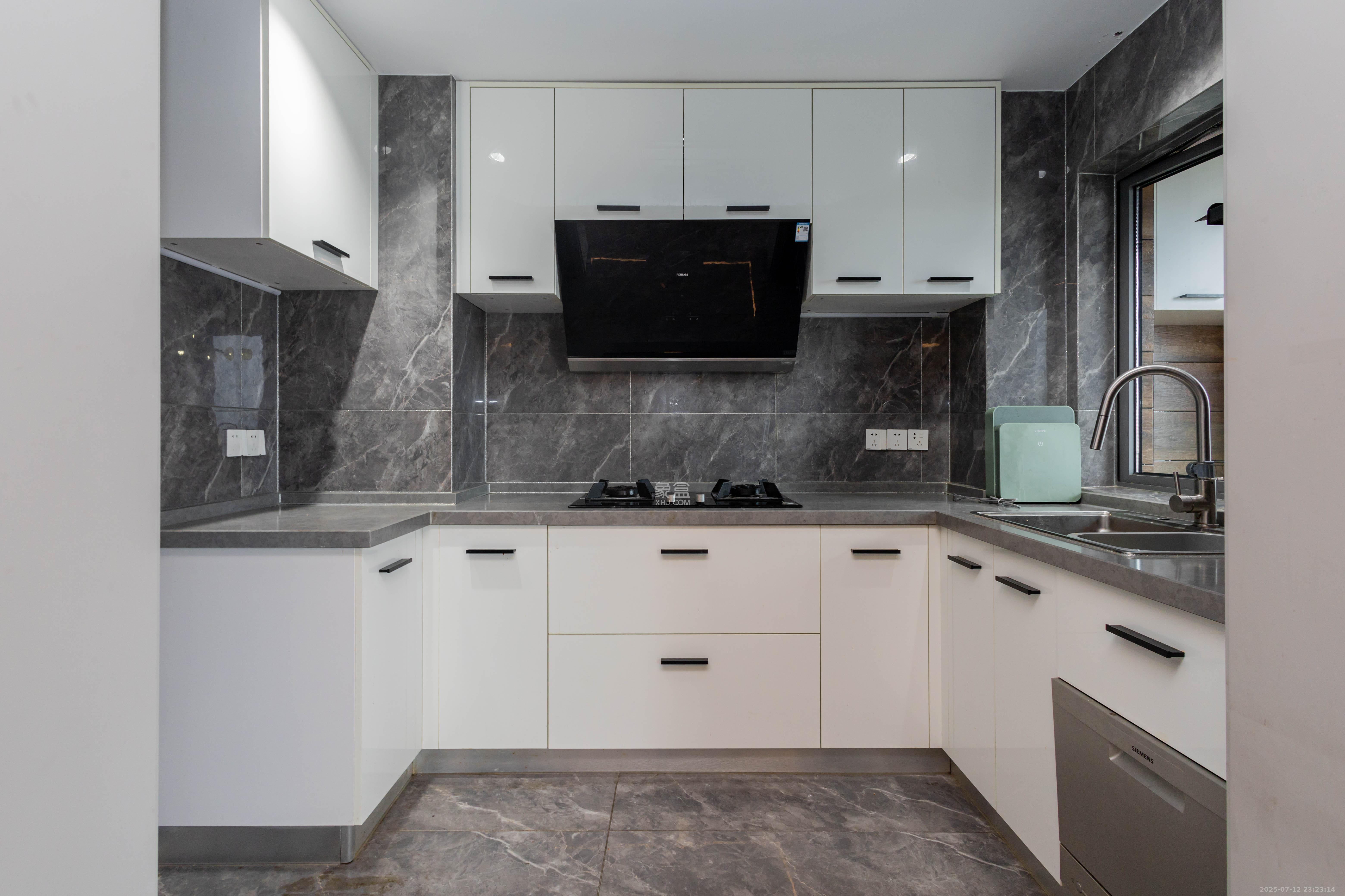 中交中央公园D4区 3室2厅2卫 118.0万 中交中央公园D4区 3室2厅2卫 118.0万厨房