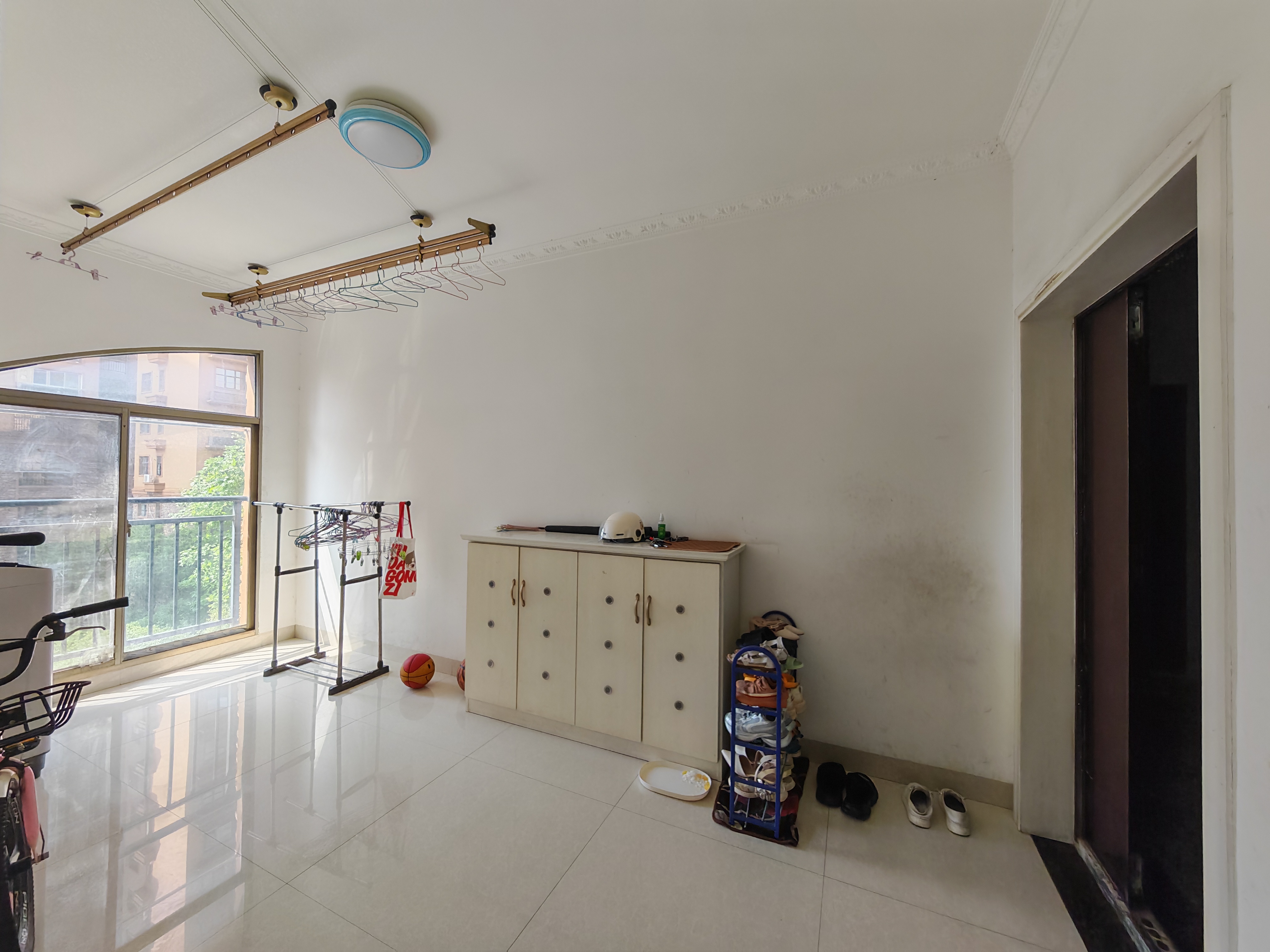 众一桂府  1室0厅0卫    72.8万 众一桂府  1室0厅0卫    72.8万客厅