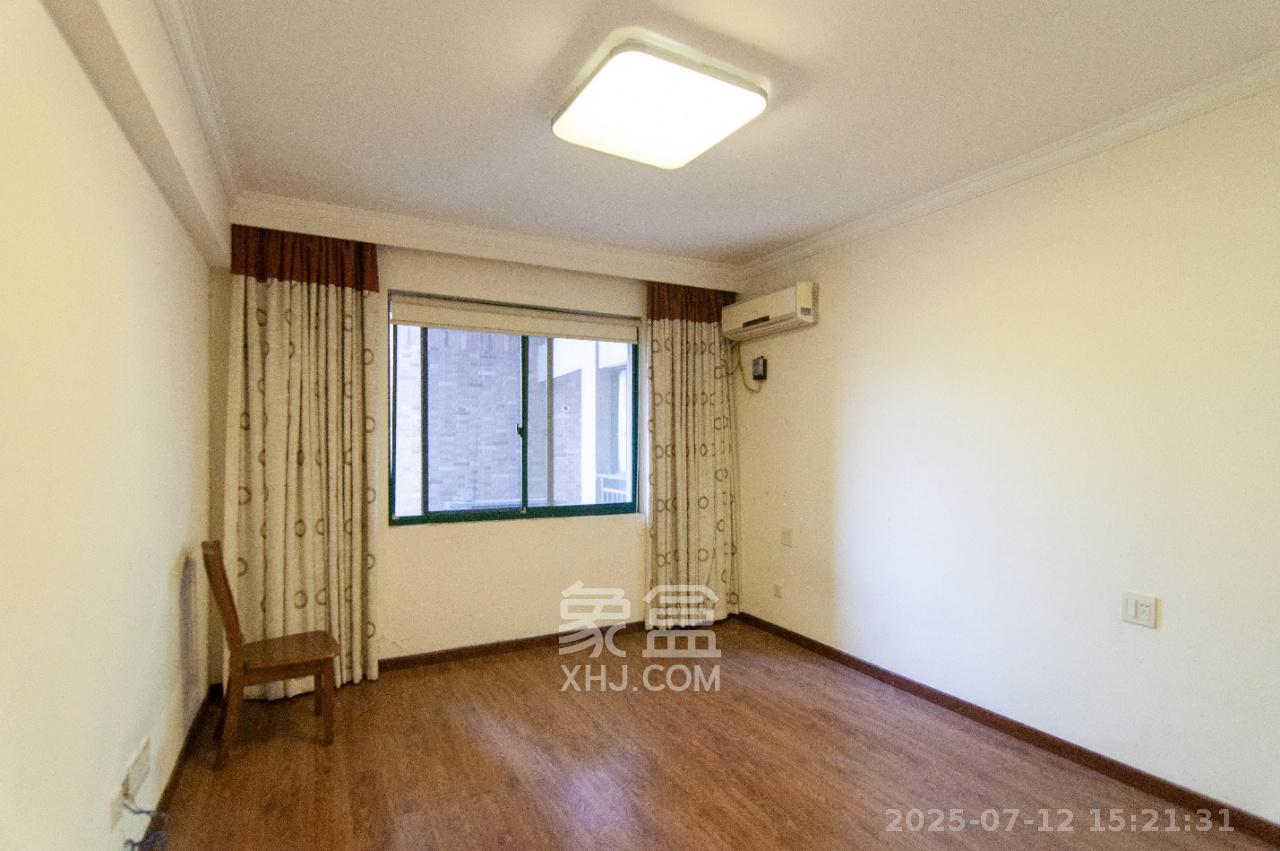 共和世家 4室2厅2卫 4200.0元/月 共和世家 4室2厅2卫 4200.0元/月室内图