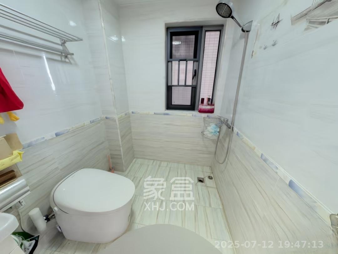 八方小区C区  3室2厅2卫    6500.0元/月室内图