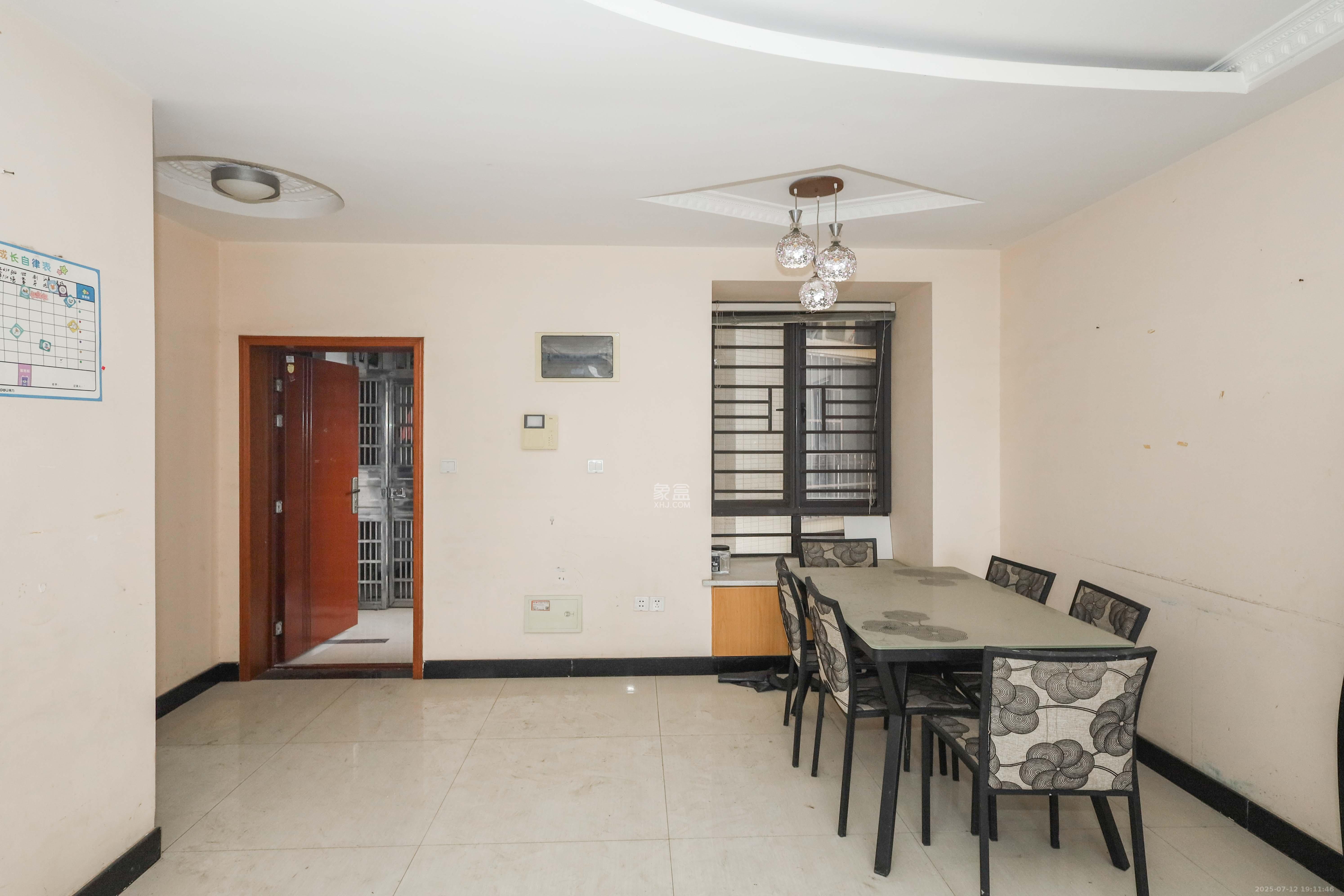 保利麓谷林语F区 3室2厅1卫 85.0万 保利麓谷林语F区 3室2厅1卫 85.0万客厅