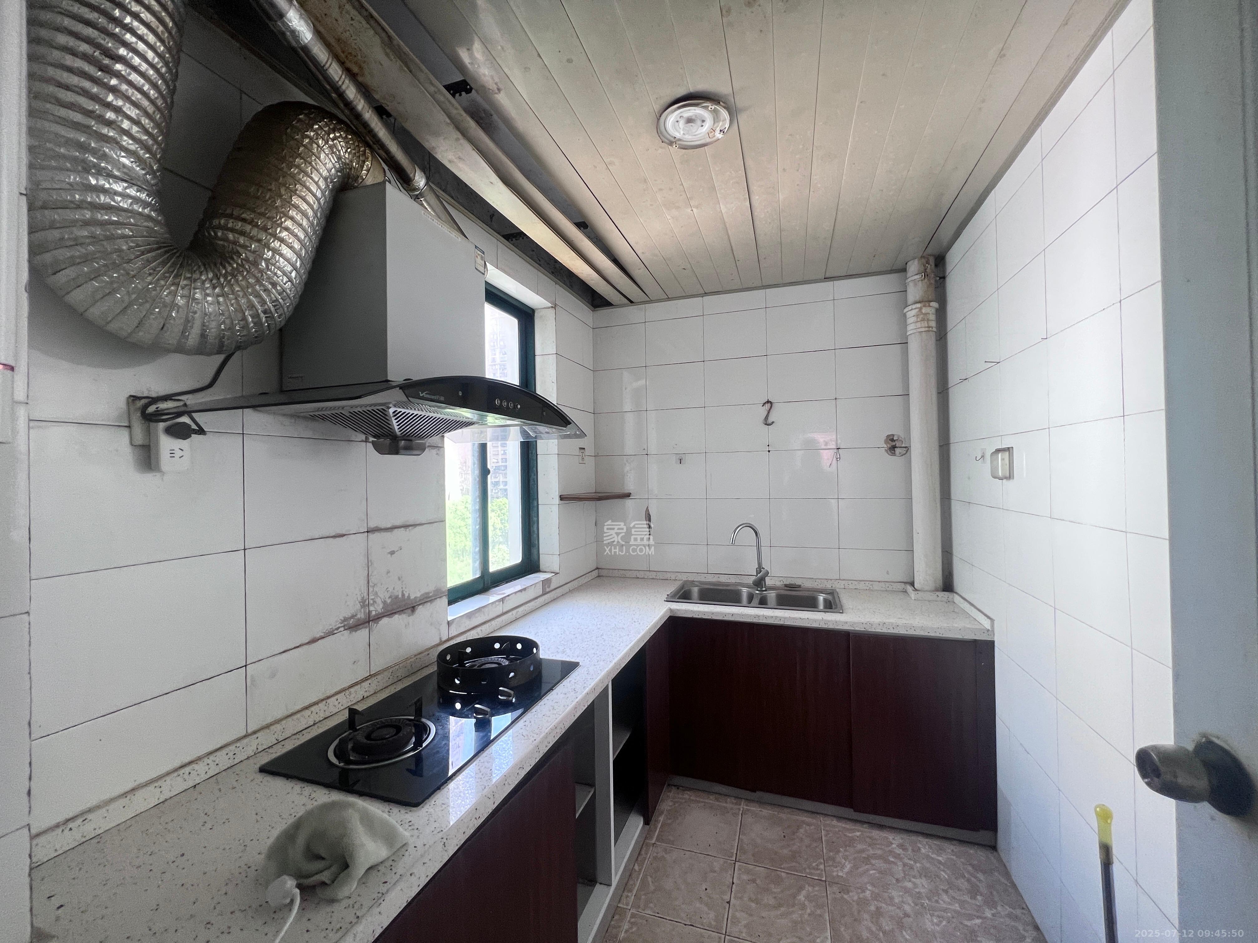 东方新城  5室2厅2卫    2300.0元/月 东方新城  5室2厅2卫    2300.0元/月室内图