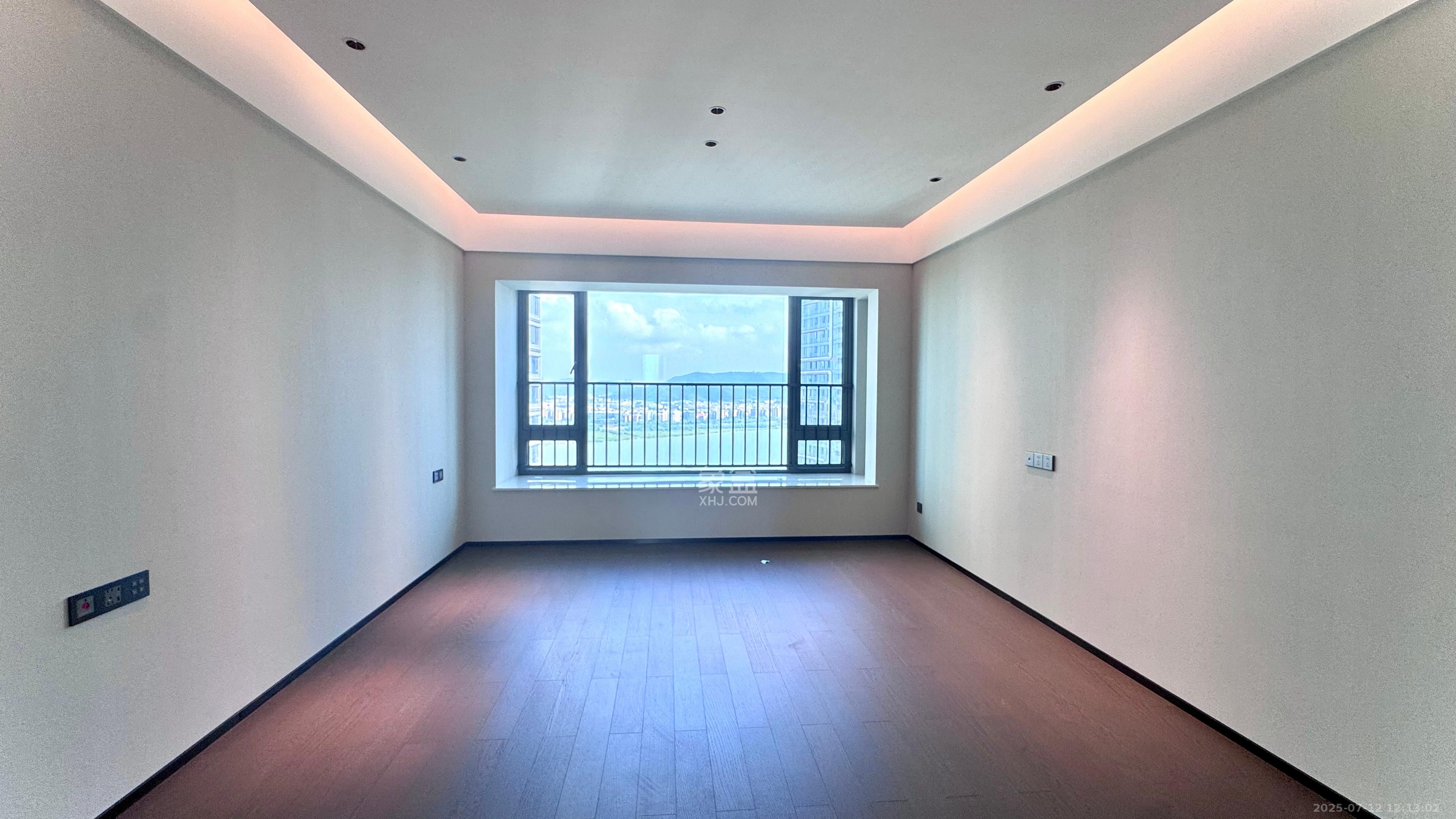中海阅湘台  4室2厅3卫   11000.00元/月室内图