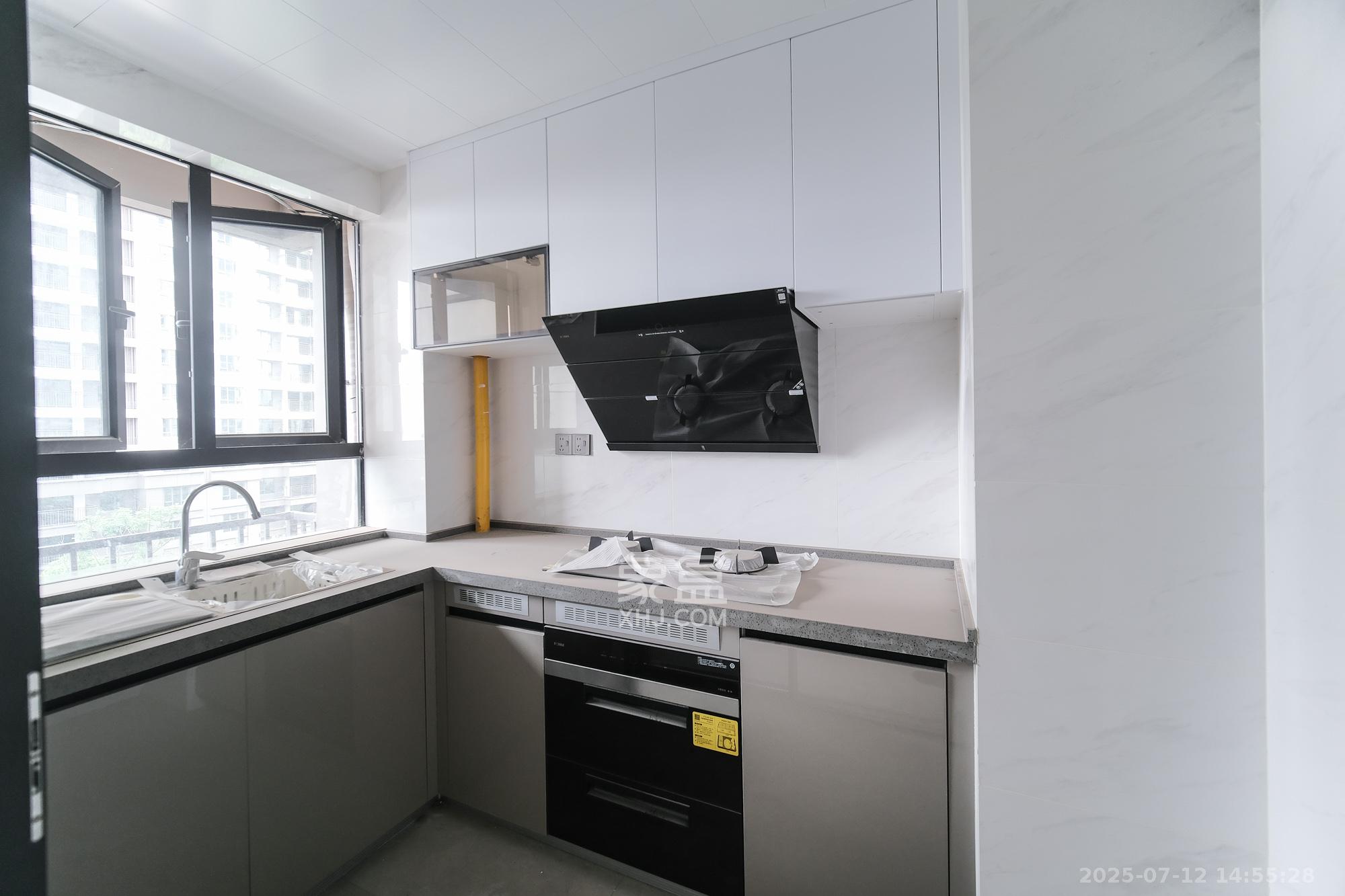 荣盛锦绣学府  4室2厅2卫    106.0万 荣盛锦绣学府  4室2厅2卫    106.0万厨房