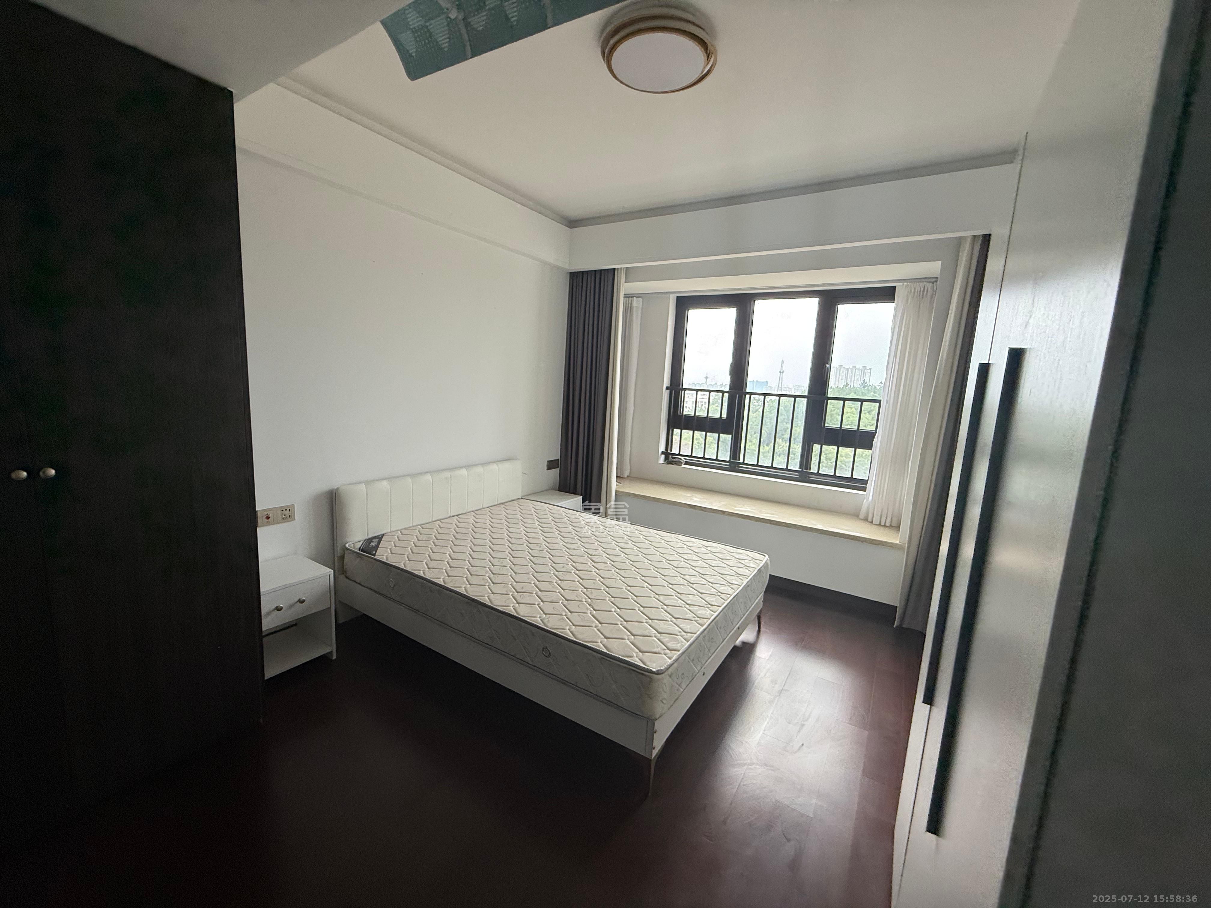 东原麓印长江E区  4室2厅2卫    4498.0元/月 东原麓印长江E区  4室2厅2卫    4498.0元/月室内图