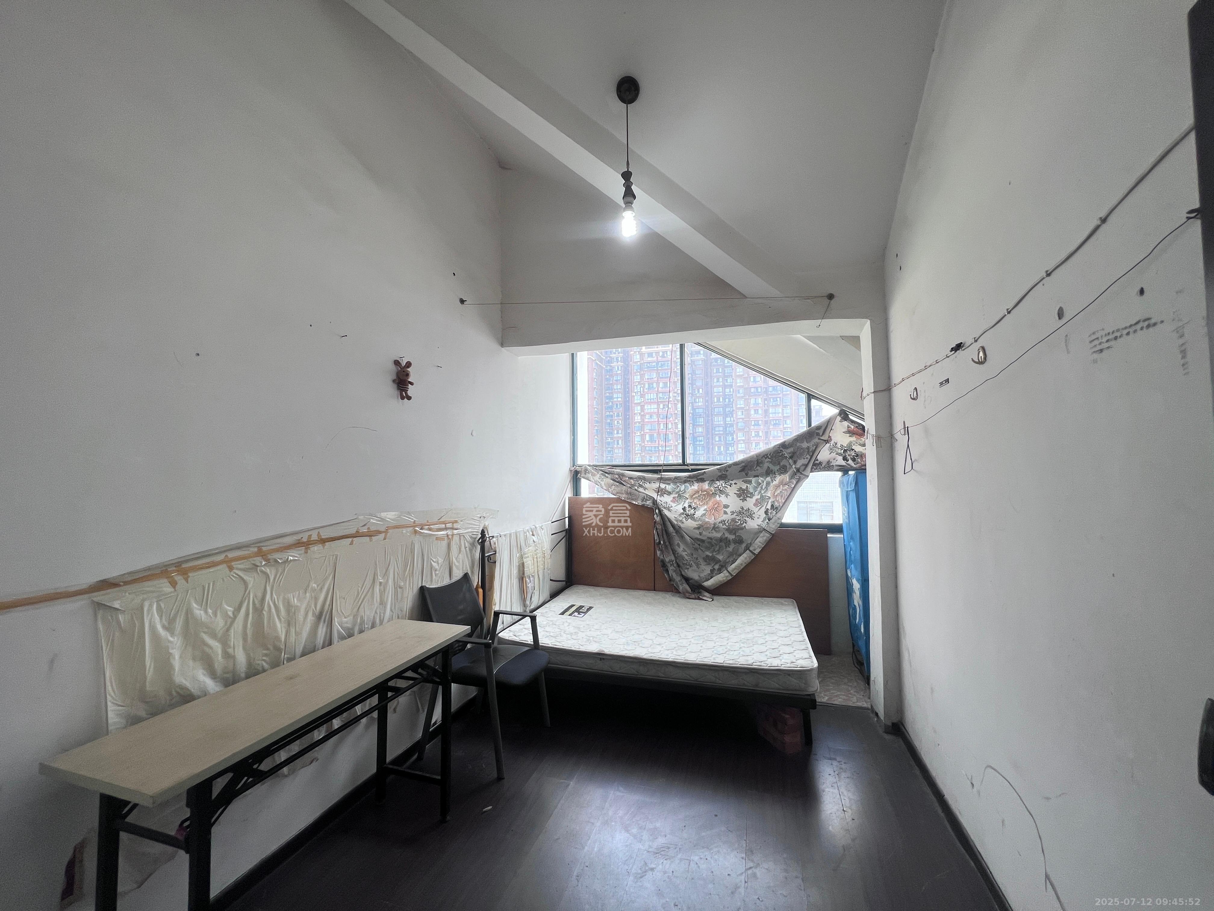 东方新城  5室2厅2卫    2300.0元/月 东方新城  5室2厅2卫    2300.0元/月室内图