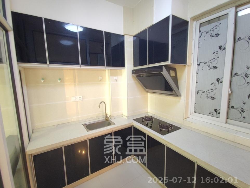 泊爱蓝湾  2室1厅1卫   2100.00元/月室内图