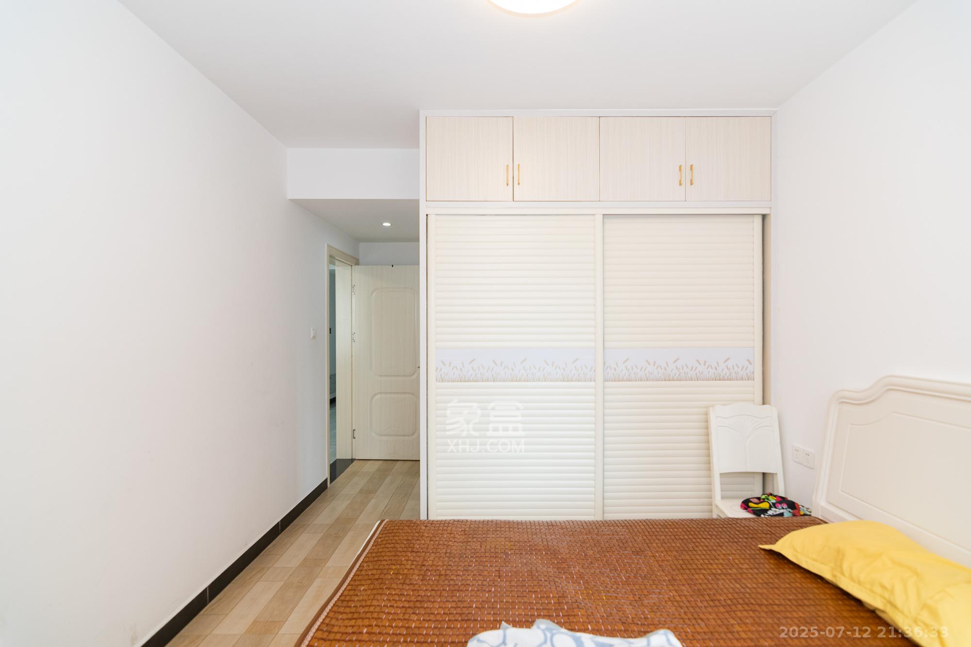 中粮鸿云  3室2厅2卫    69.8万 中粮鸿云  3室2厅2卫    69.8万卧室