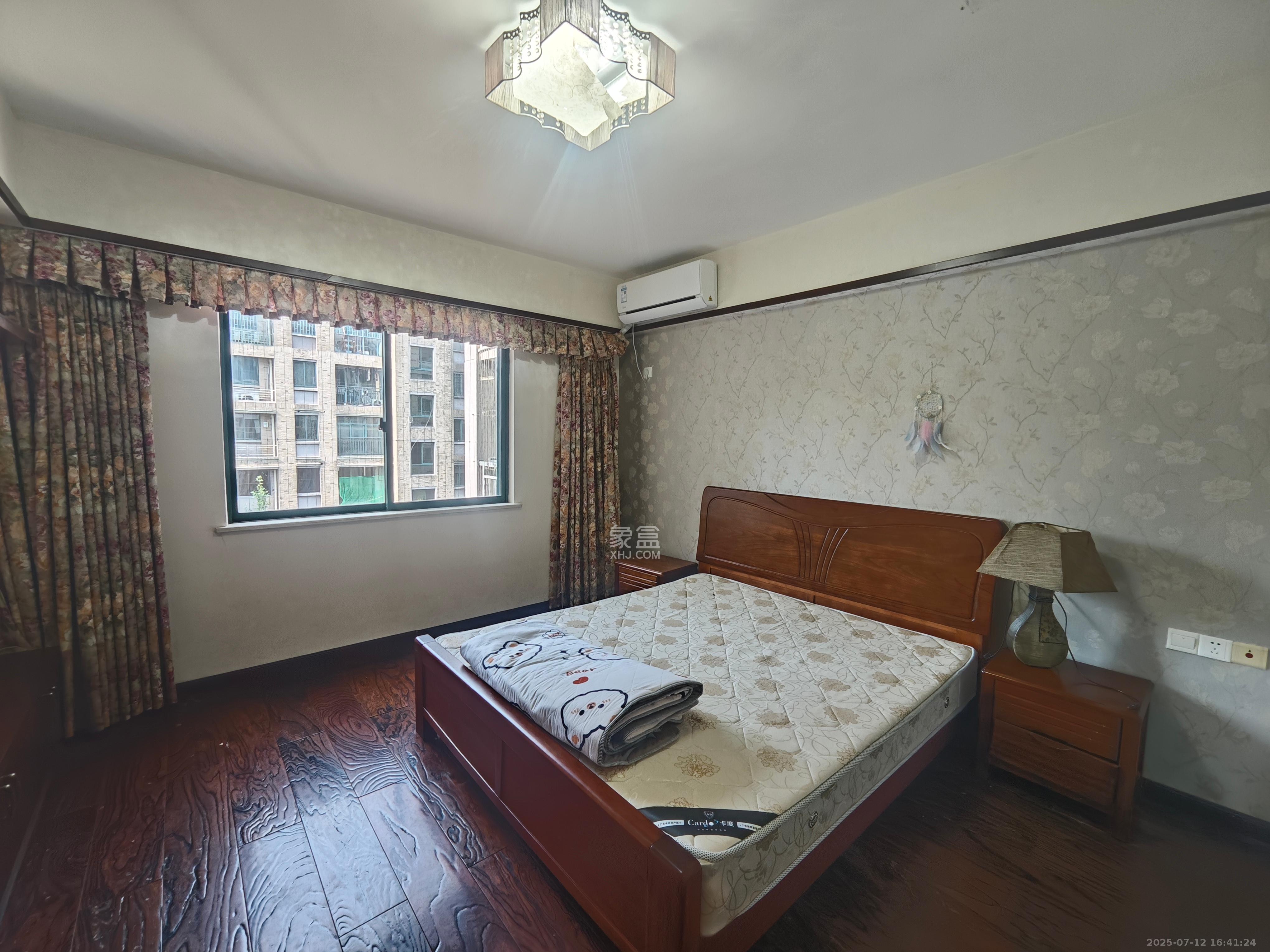 共和世家  3室2厅2卫    3500.0元/月 共和世家  3室2厅2卫    3500.0元/月室内图