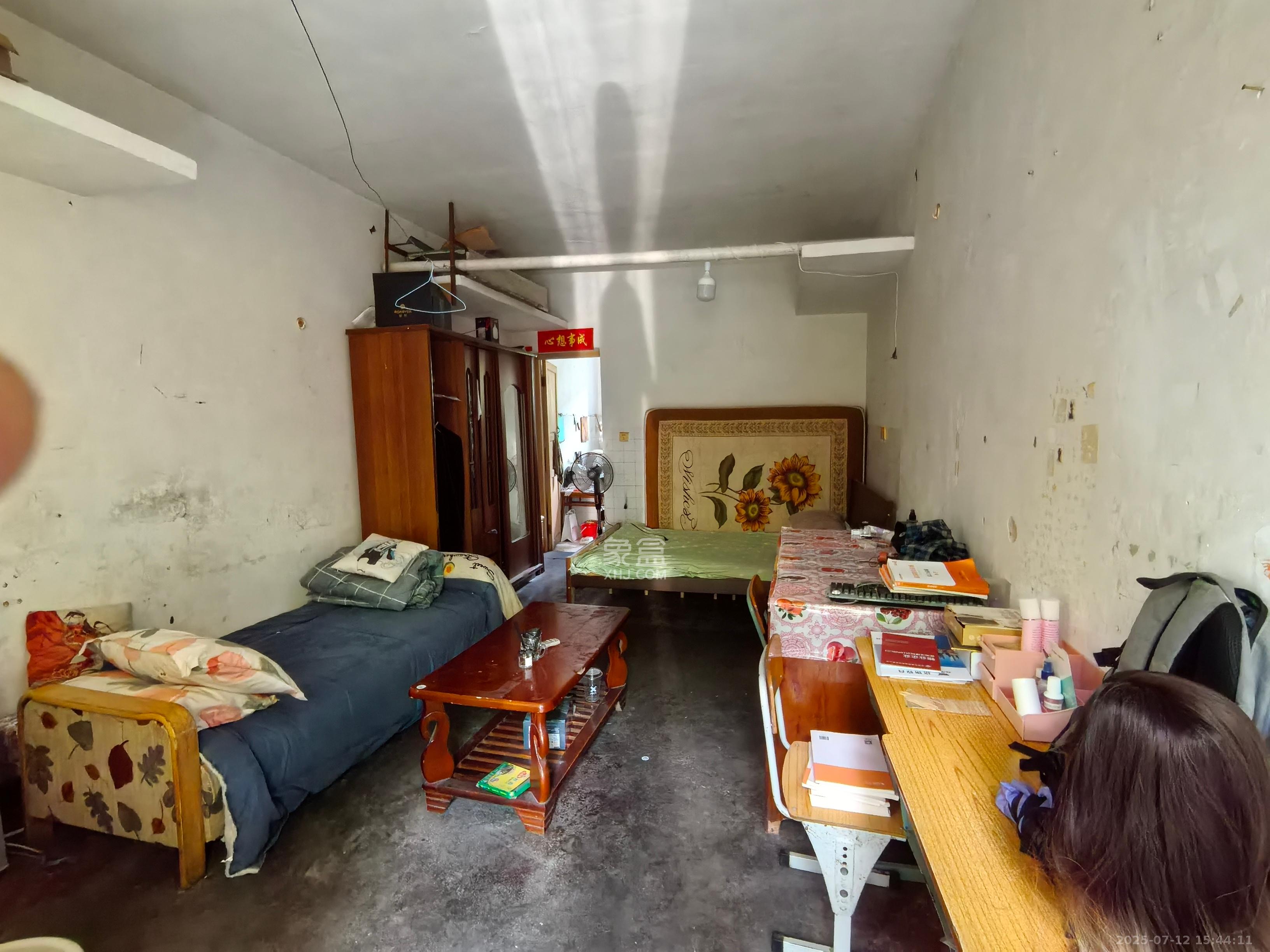 中建五局信和苑二区 1室1厅1卫 720.0元/月 中建五局信和苑二区 1室1厅1卫 720.0元/月室内图