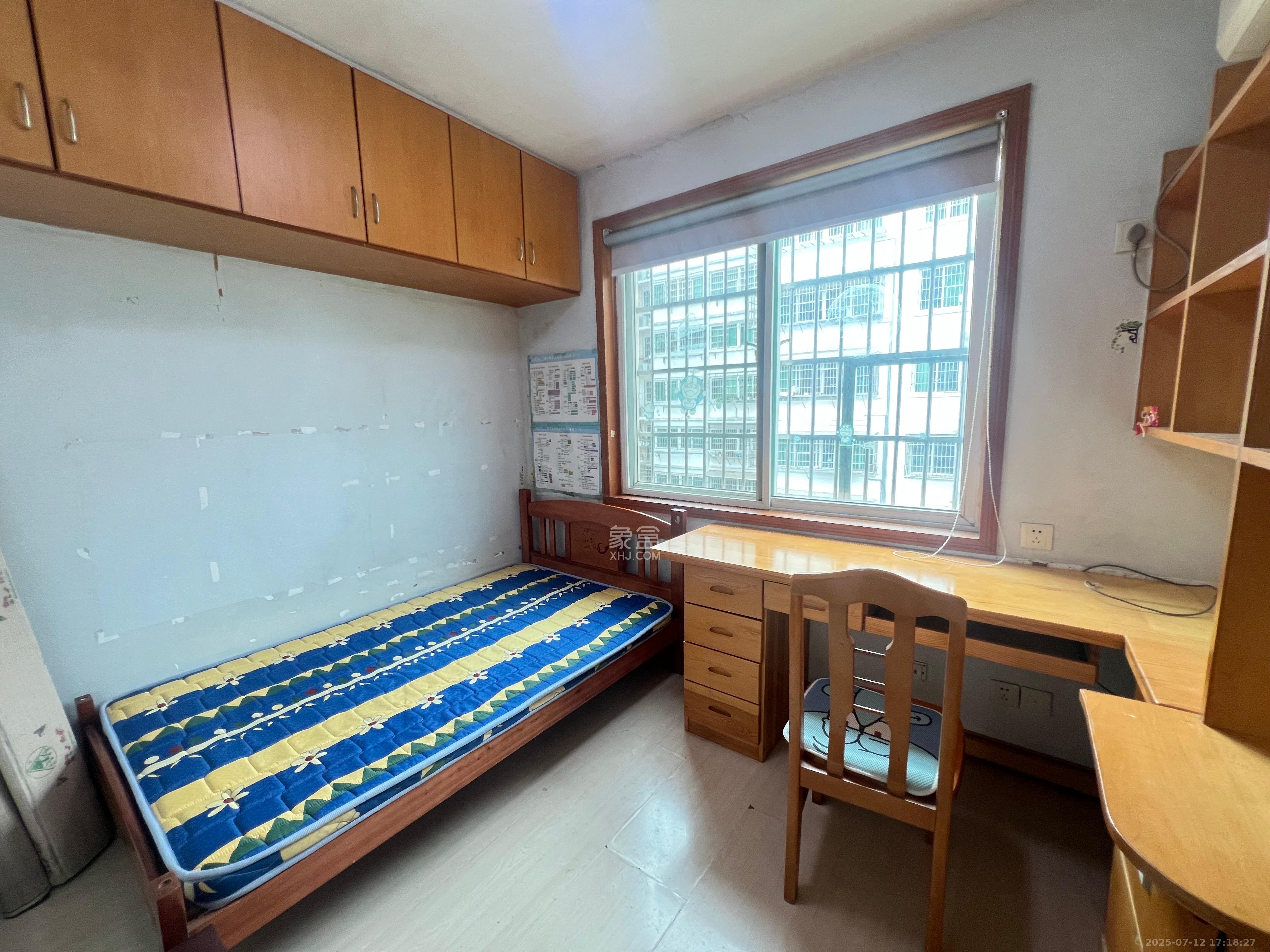 恩瑞麓山名园（龙王港小区）  3室2厅2卫    2400.0元/月室内图