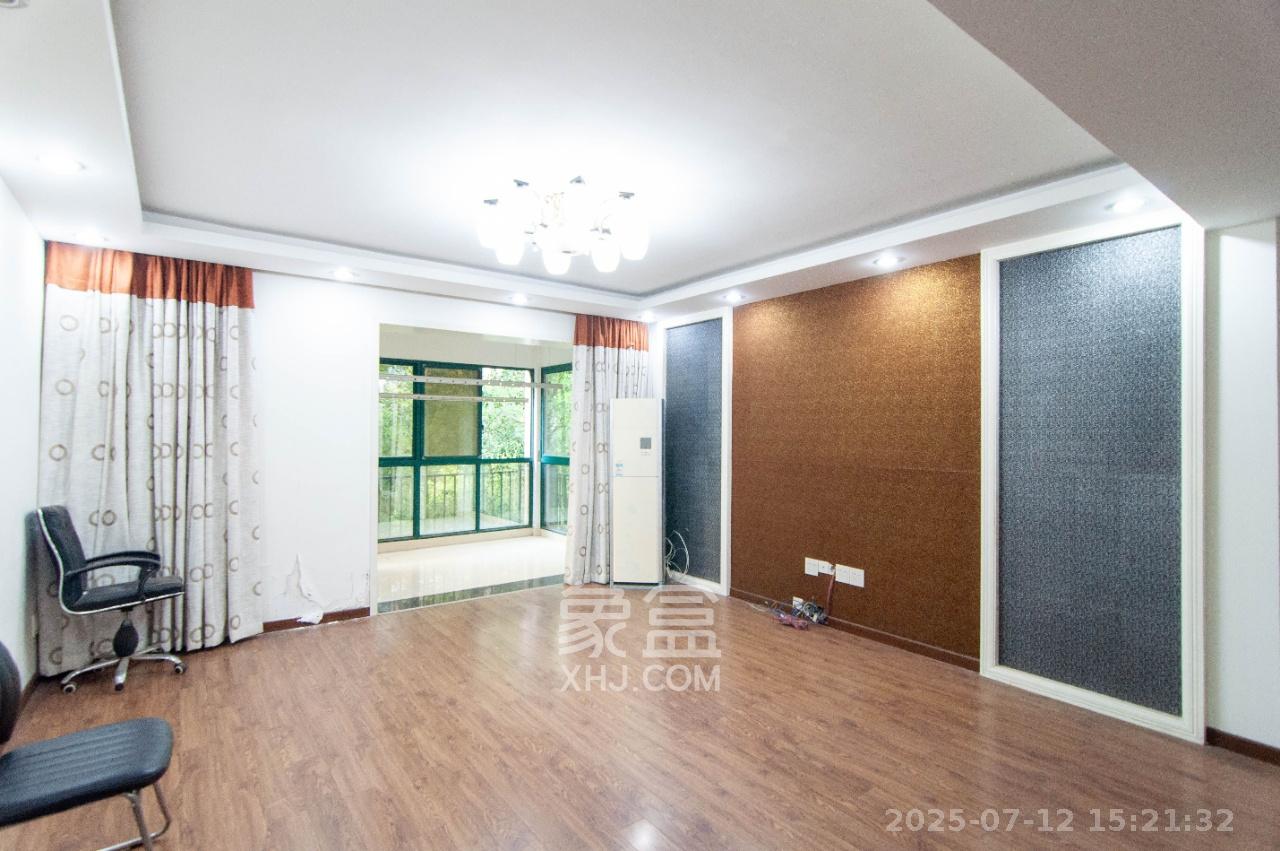 共和世家 4室2厅2卫 4200.0元/月 共和世家 4室2厅2卫 4200.0元/月室内图