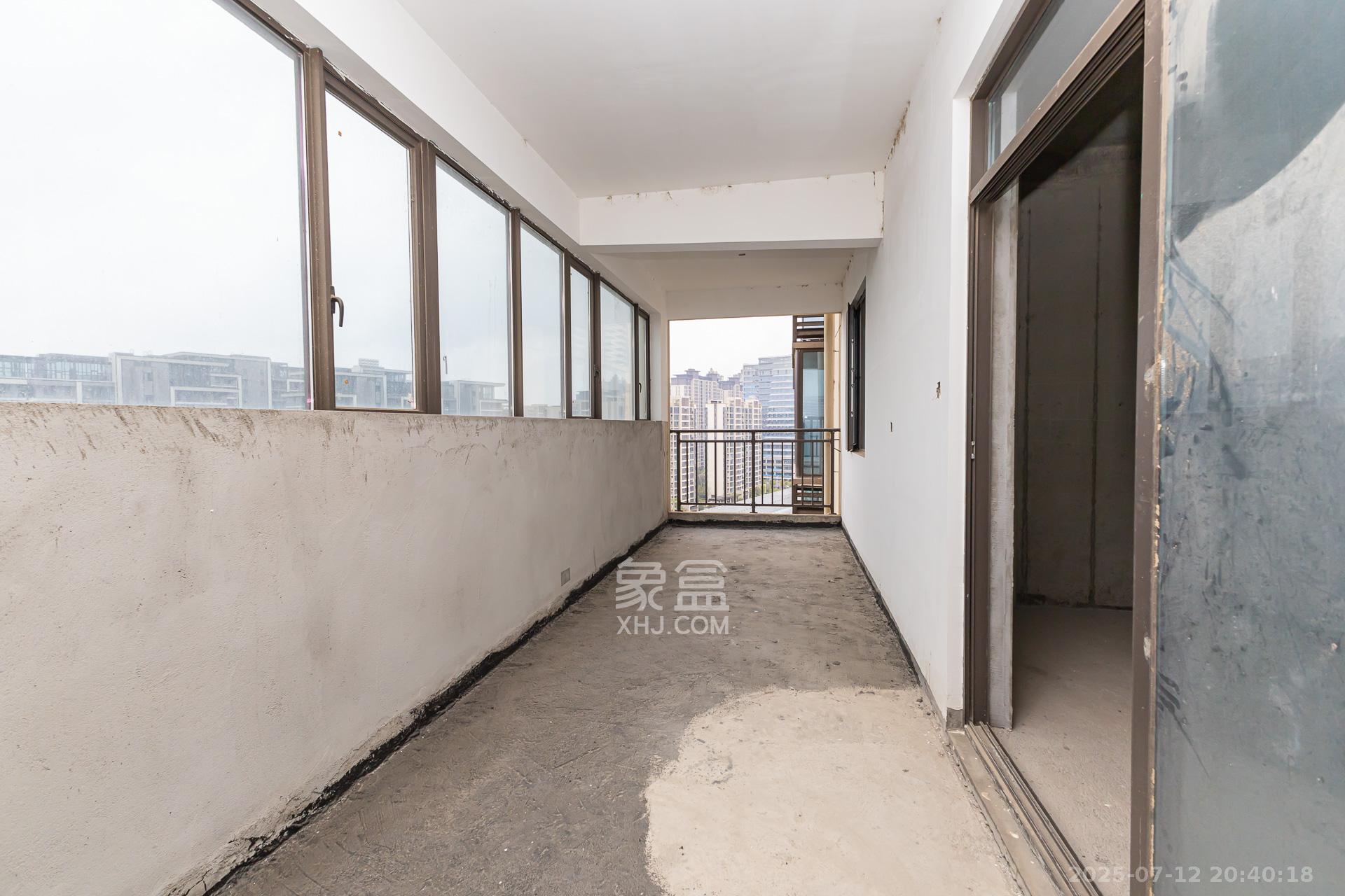 润和湘江天地E区  4室2厅2卫    200.0万 润和湘江天地E区  4室2厅2卫    200.0万阳台