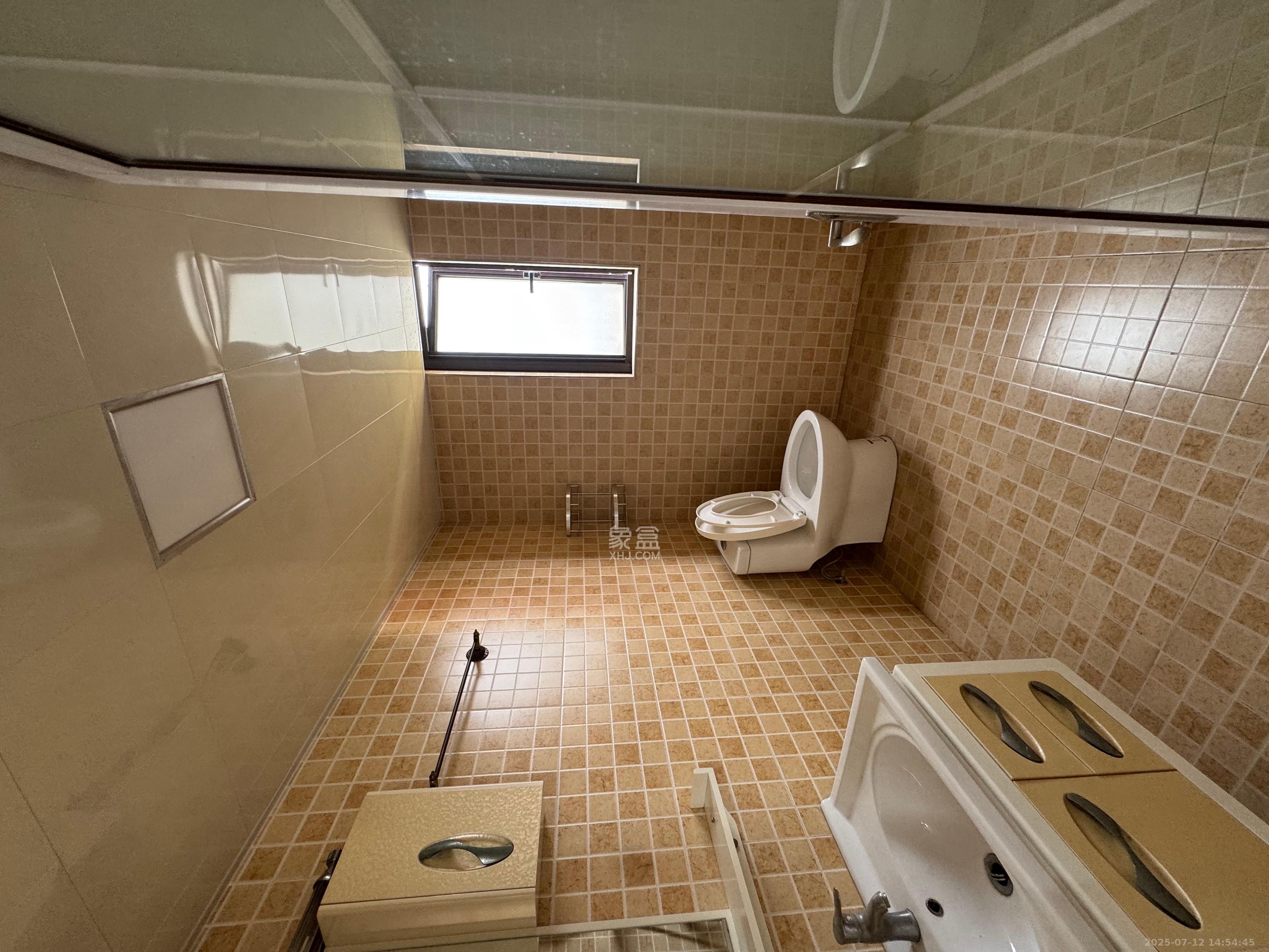 新城国际花都 3室2厅2卫 2000.0元/月 新城国际花都 3室2厅2卫 2000.0元/月室内图