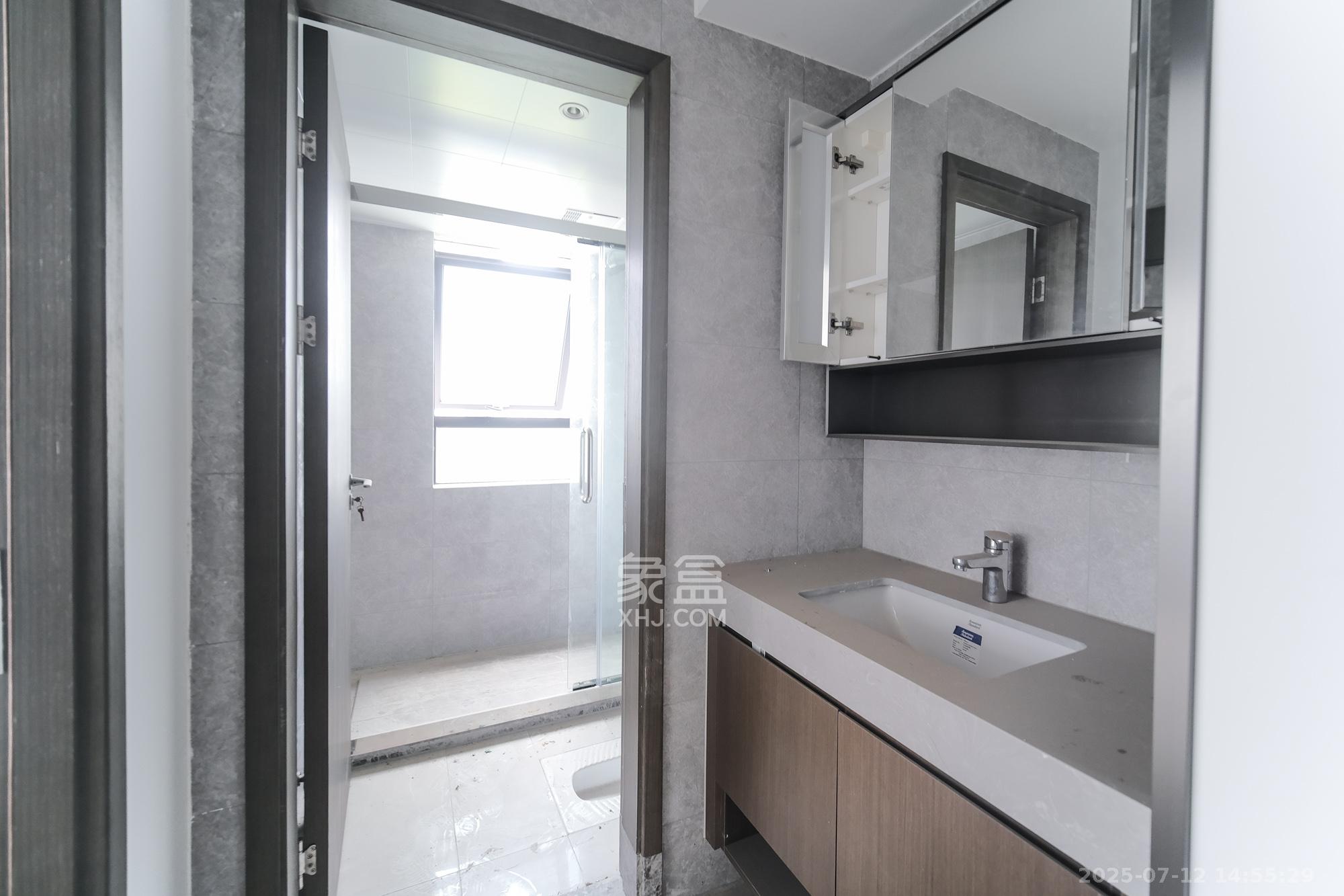 荣盛锦绣学府  4室2厅2卫    106.0万 荣盛锦绣学府  4室2厅2卫    106.0万卫生间