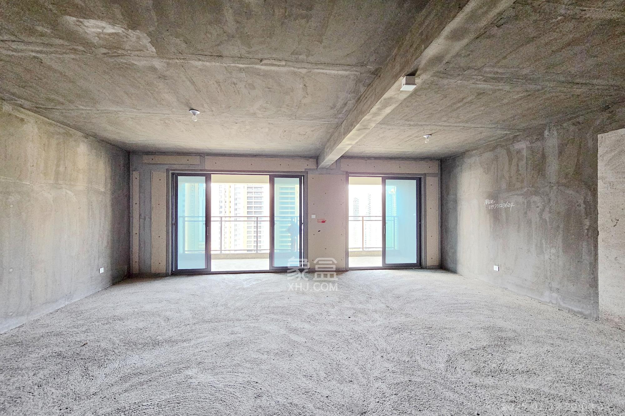 长房东旭国际 4室2厅2卫 125.0万 长房东旭国际 4室2厅2卫 125.0万客厅