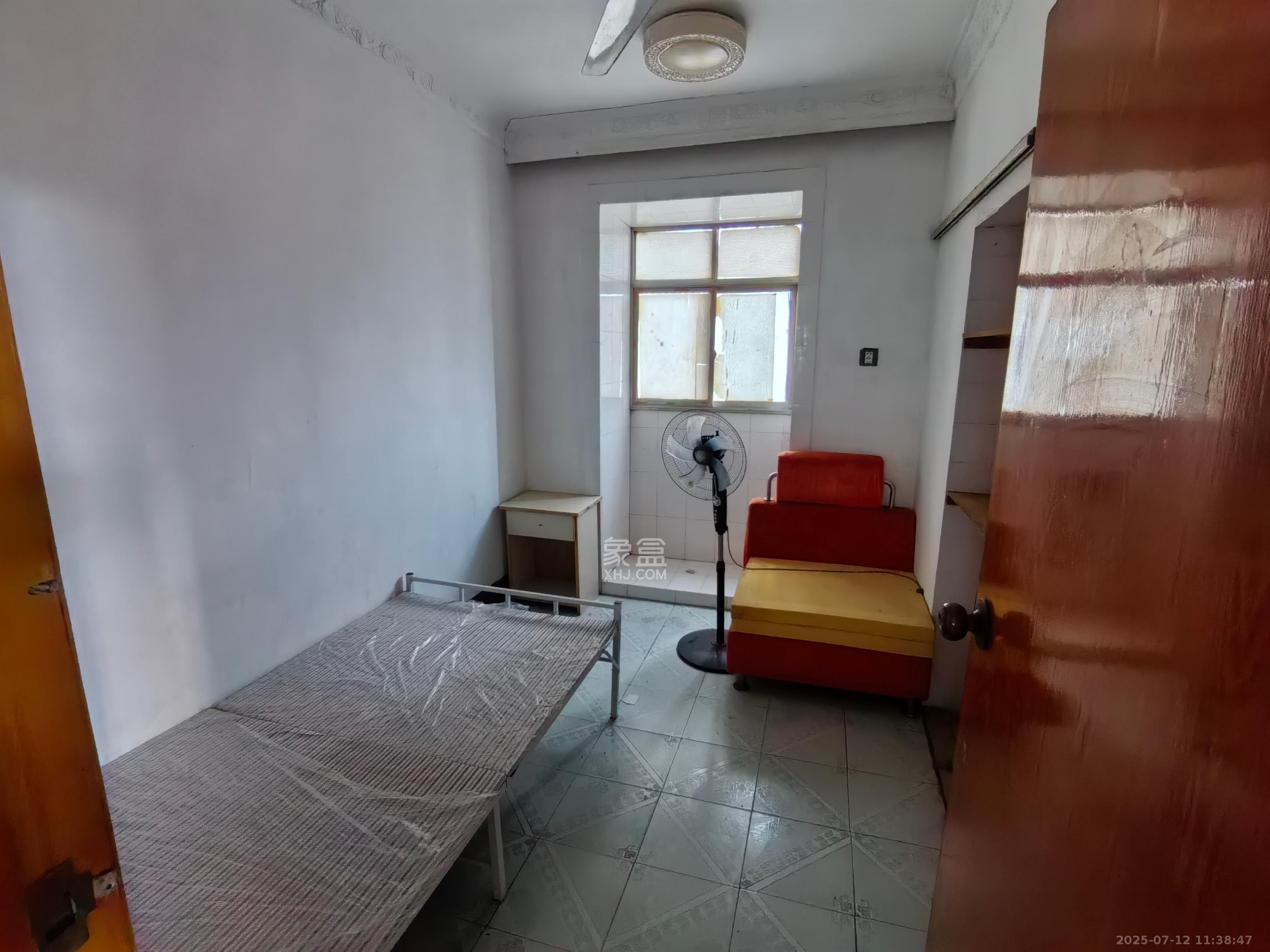 白沙啤酒公寓  3室2厅1卫    1800.0元/月 白沙啤酒公寓  3室2厅1卫    1800.0元/月室内图