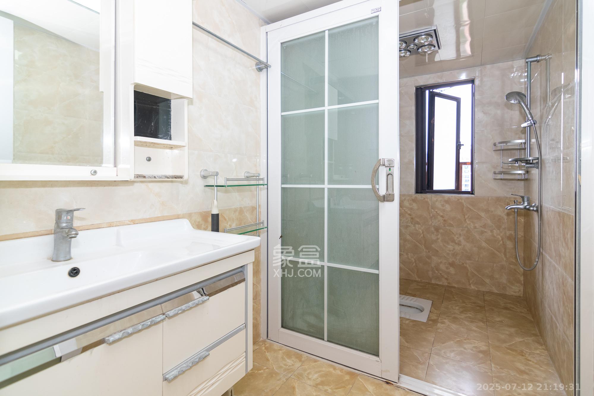 新城国际花都 3室2厅2卫 92.0万 新城国际花都 3室2厅2卫 92.0万卫生间