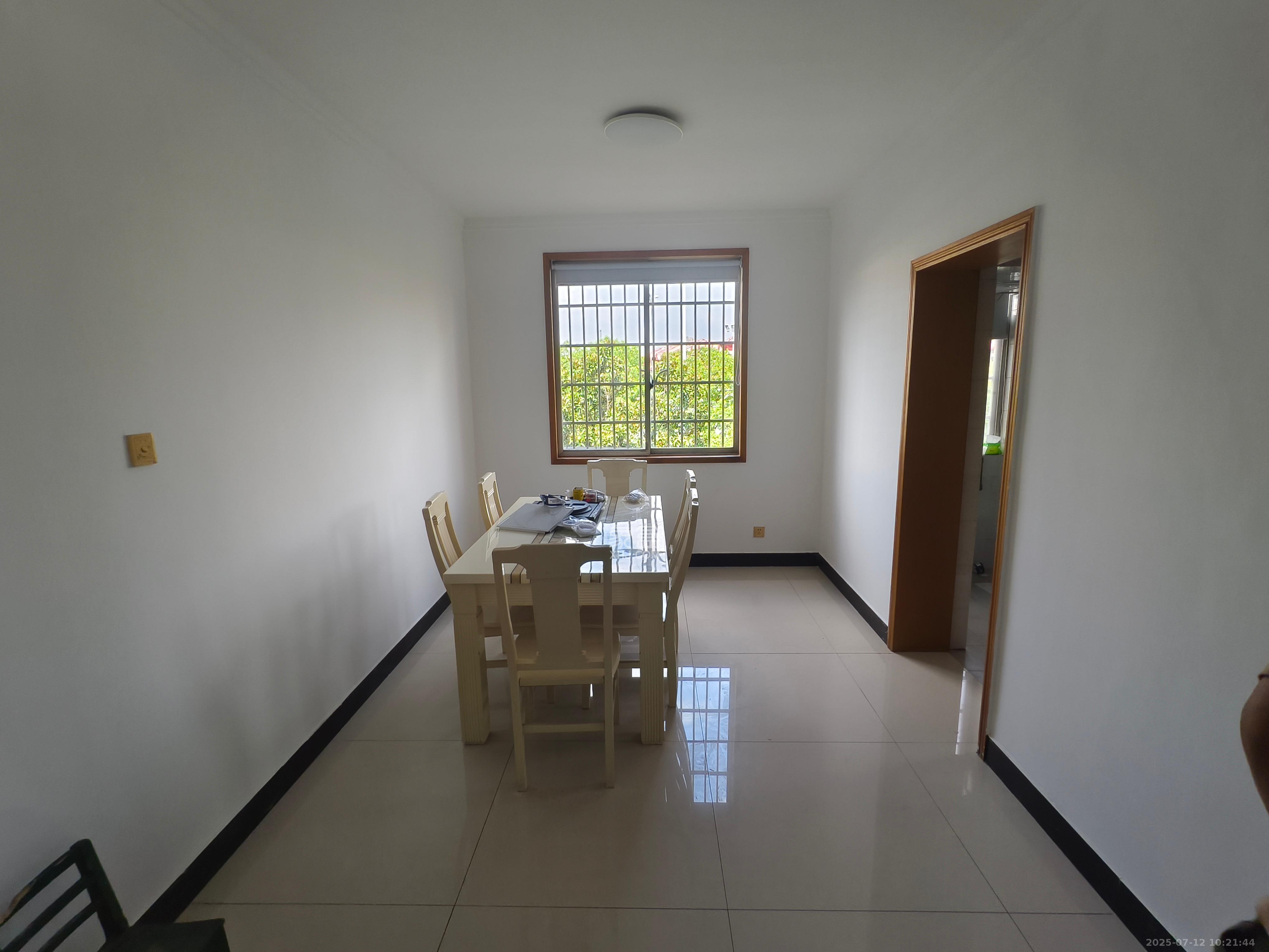 商学院和园 4室2厅2卫 2400.0元/月 商学院和园 4室2厅2卫 2400.0元/月室内图