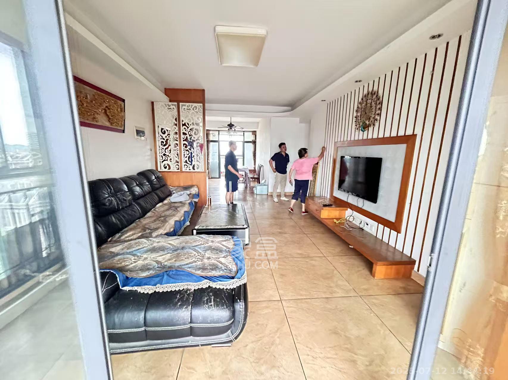 格兰小镇  3室2厅2卫    2000.0元/月 格兰小镇  3室2厅2卫    2000.0元/月室内图