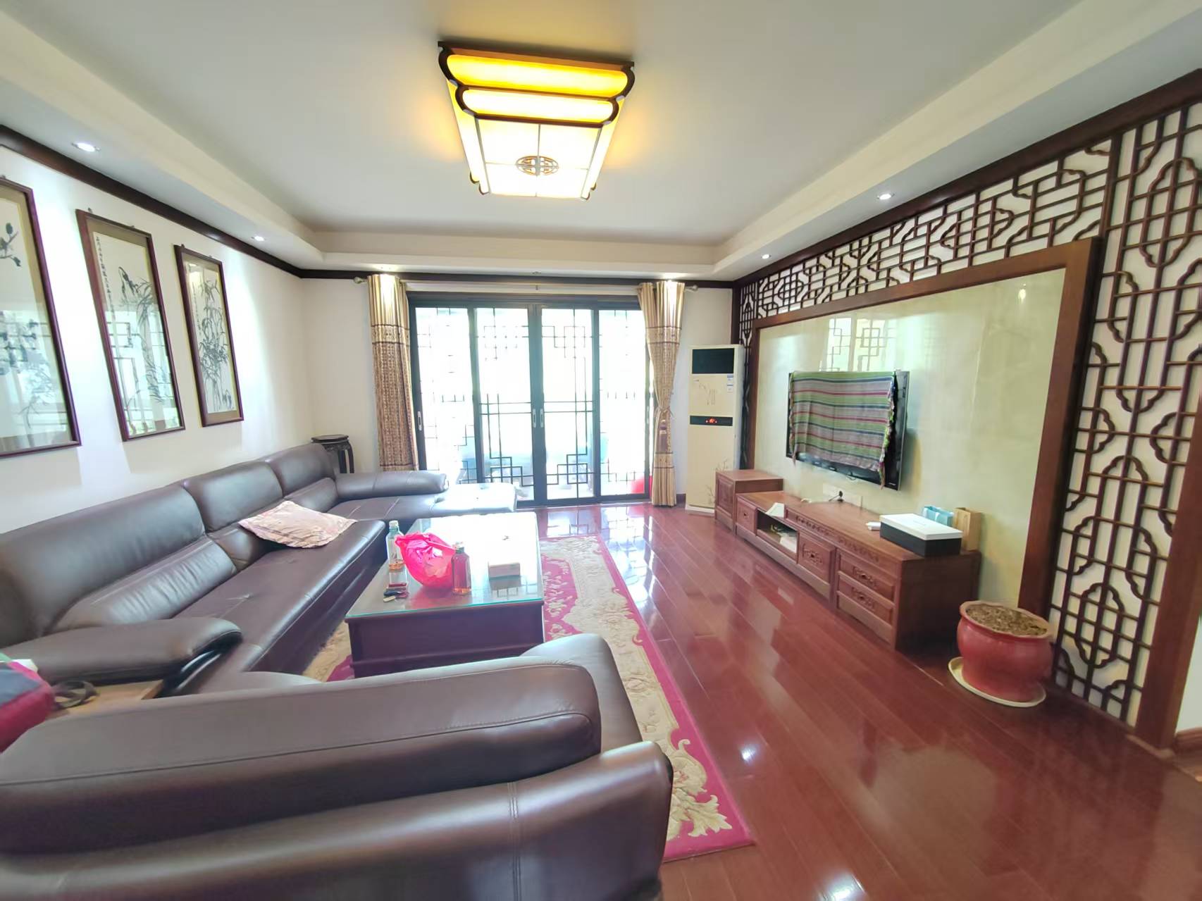 南苑上和一期 3室2厅2卫 77.8万 南苑上和一期 3室2厅2卫 77.8万客厅