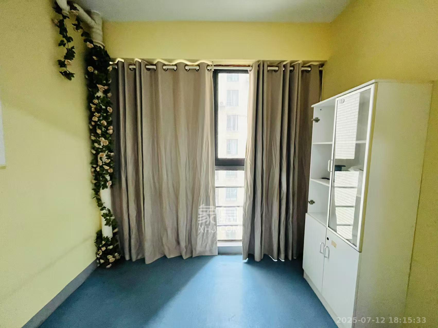 鑫远熙山 4室2厅1卫 2500.0元/月 鑫远熙山 4室2厅1卫 2500.0元/月室内图