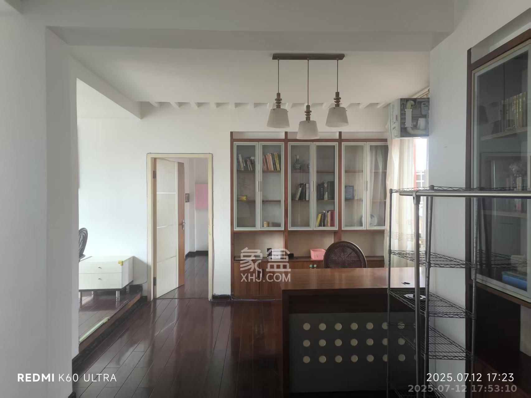 天麓商住楼  4室2厅2卫    4400.0元/月室内图