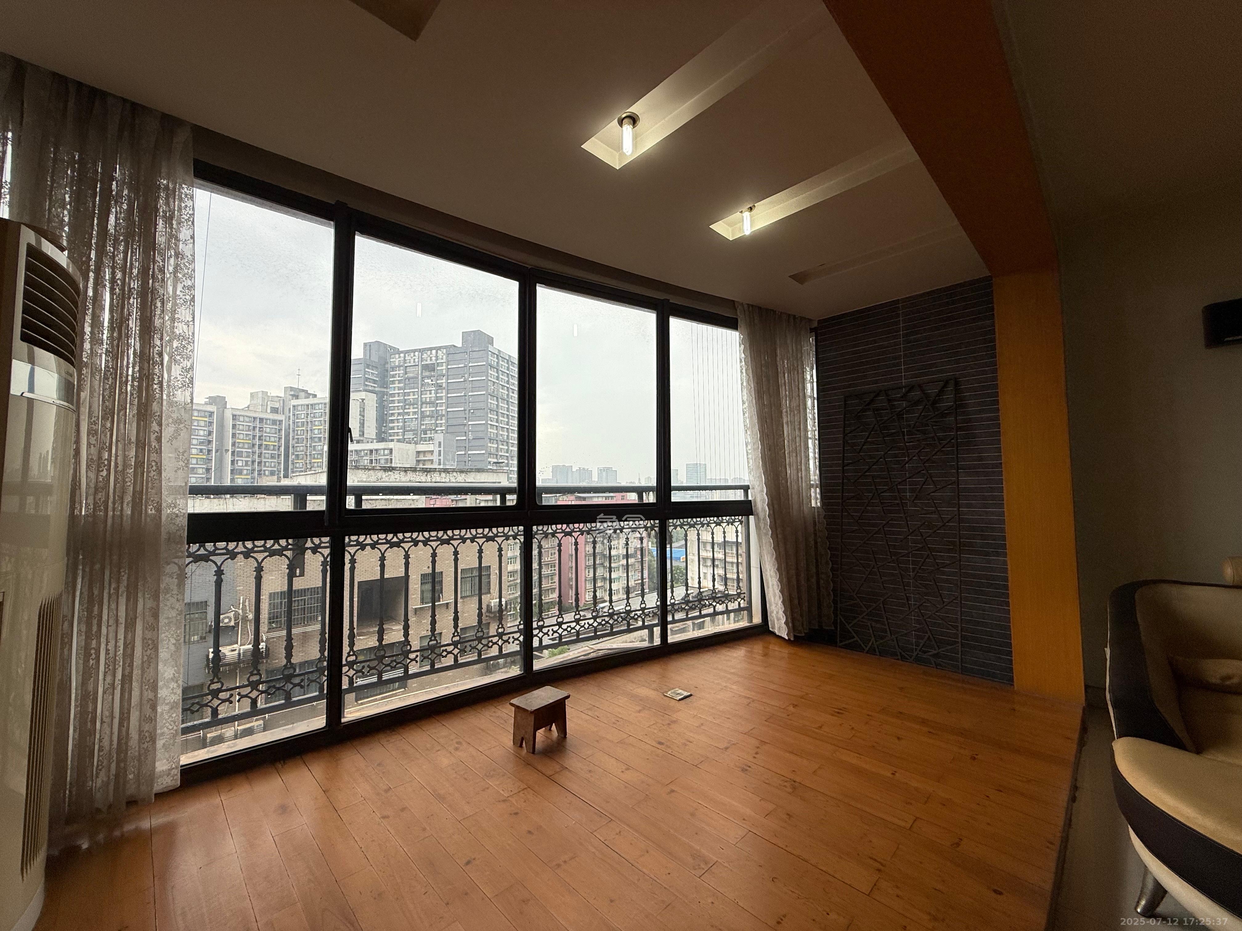 湘水一城(一期) 3室2厅2卫 2500.0元/月 湘水一城(一期) 3室2厅2卫 2500.0元/月室内图