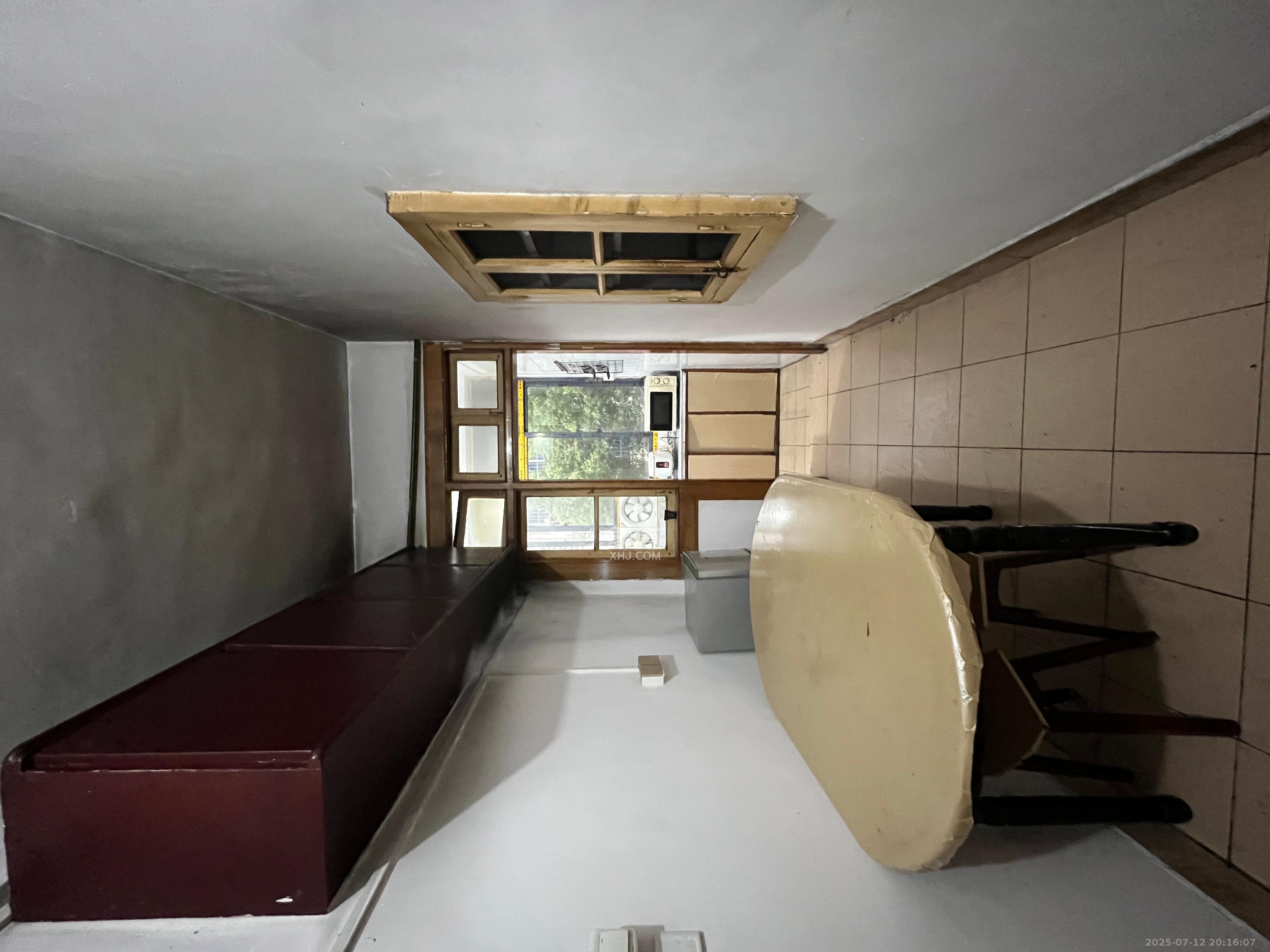 桂花路锻压小区  1室1厅1卫   1300.00元/月室内图