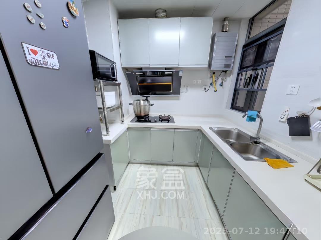 八方小区C区  3室2厅2卫    6500.0元/月室内图