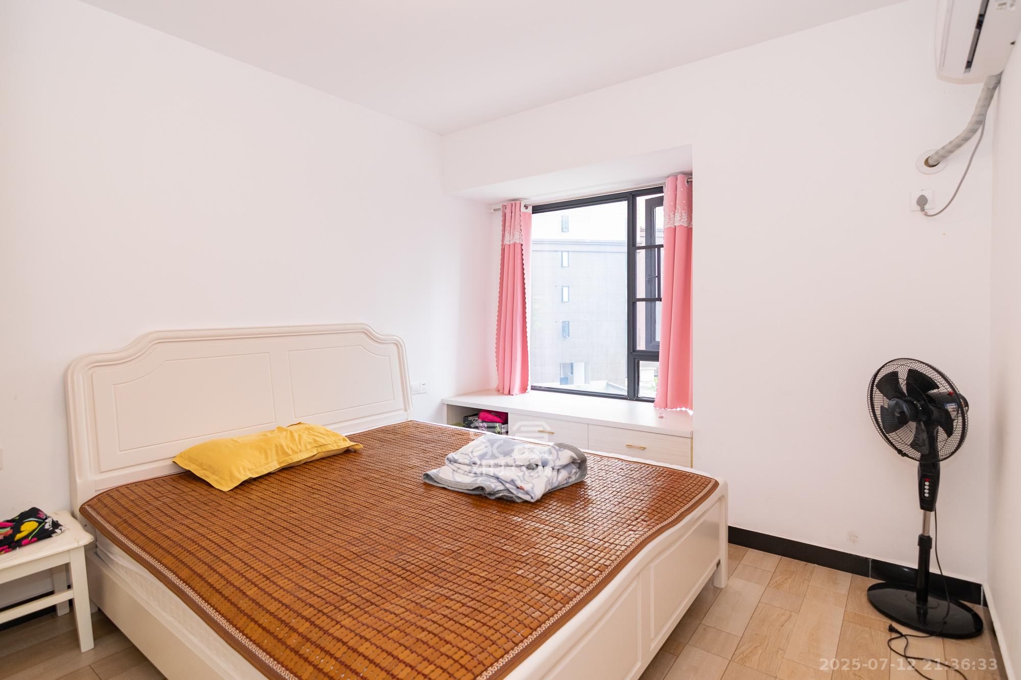 中粮鸿云  3室2厅2卫    69.8万 中粮鸿云  3室2厅2卫    69.8万卧室