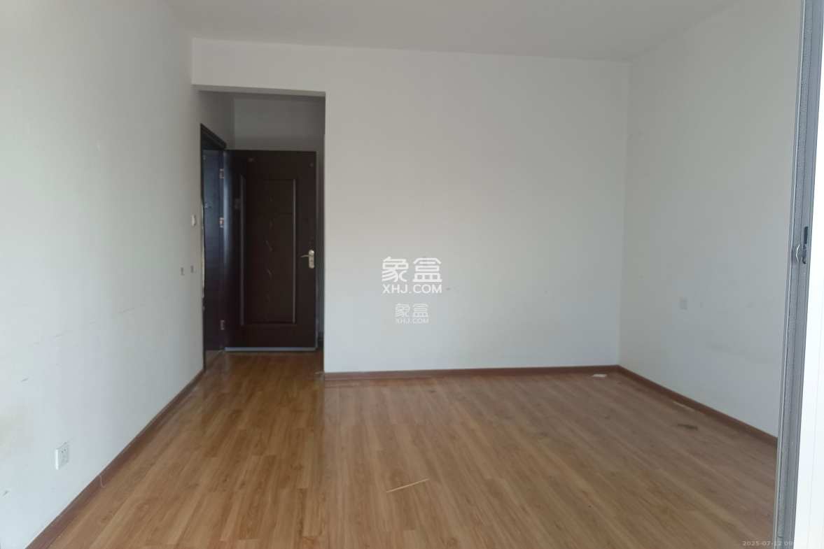 八方小区C区  3室2厅2卫    3600.0元/月 八方小区C区  3室2厅2卫    3600.0元/月室内图