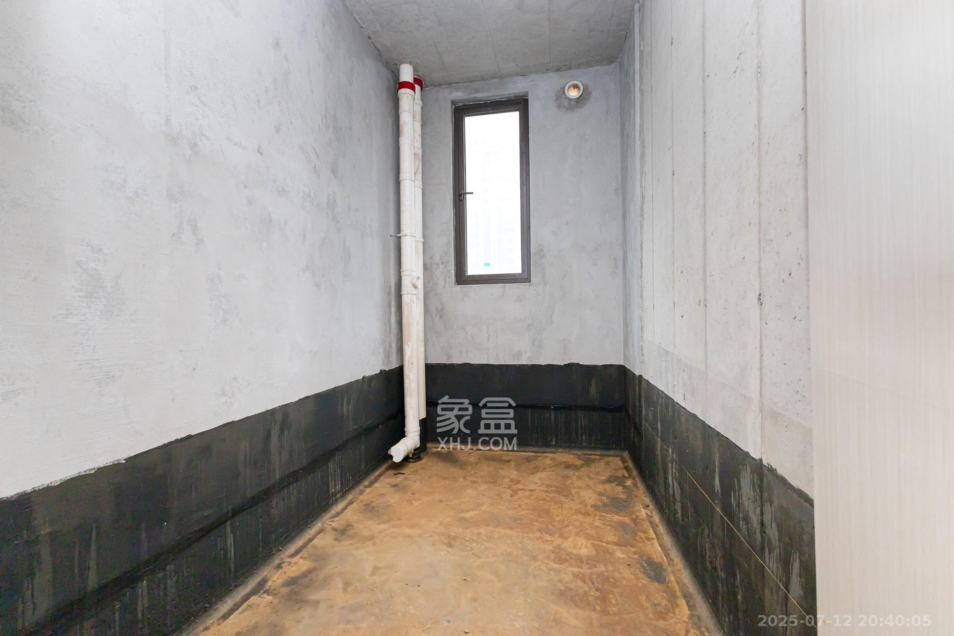 润和湘江天地E区  4室2厅2卫    200.0万 润和湘江天地E区  4室2厅2卫    200.0万卫生间