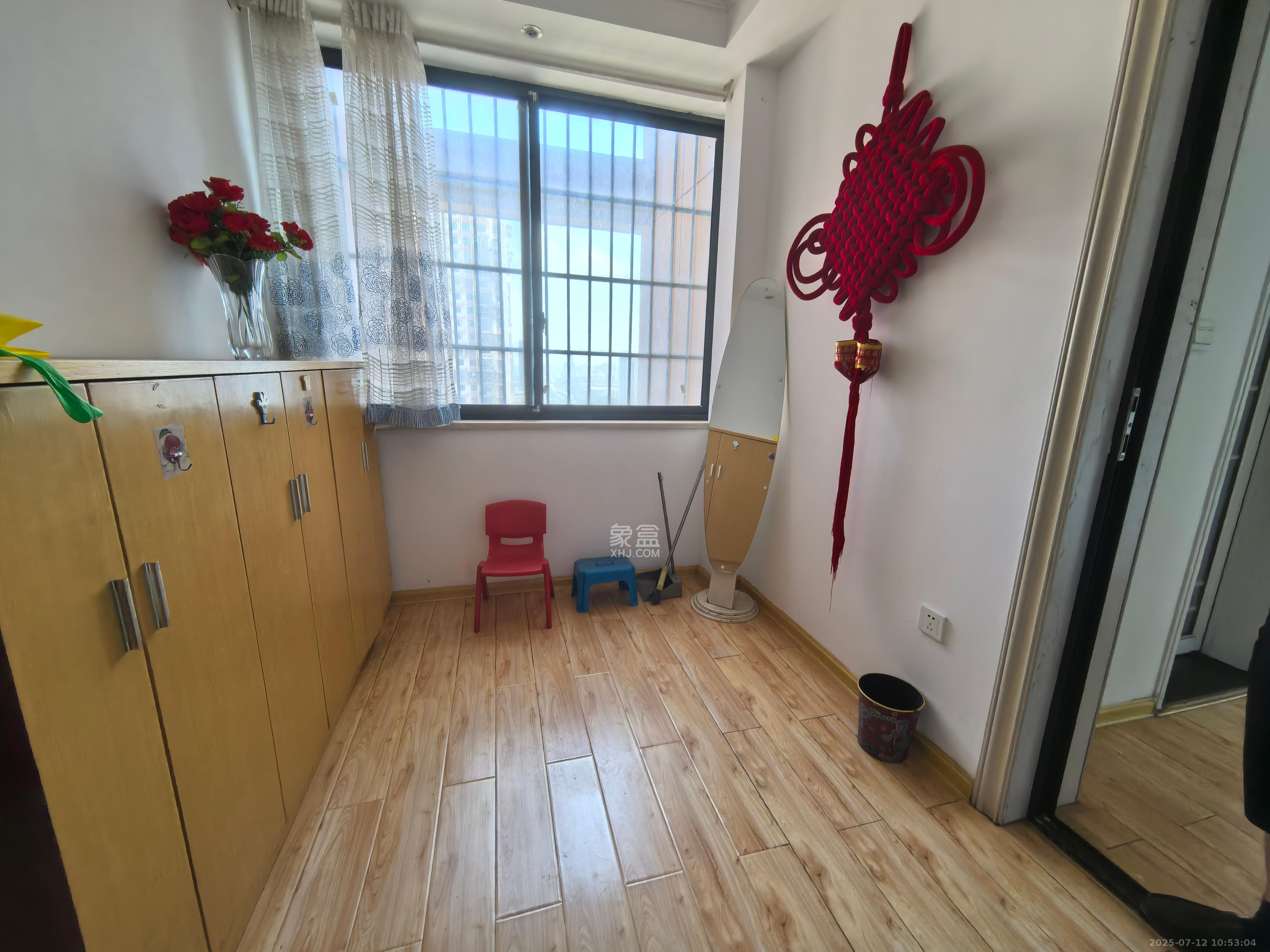 尊邸华庭  3室2厅2卫   2600.00元/月室内图