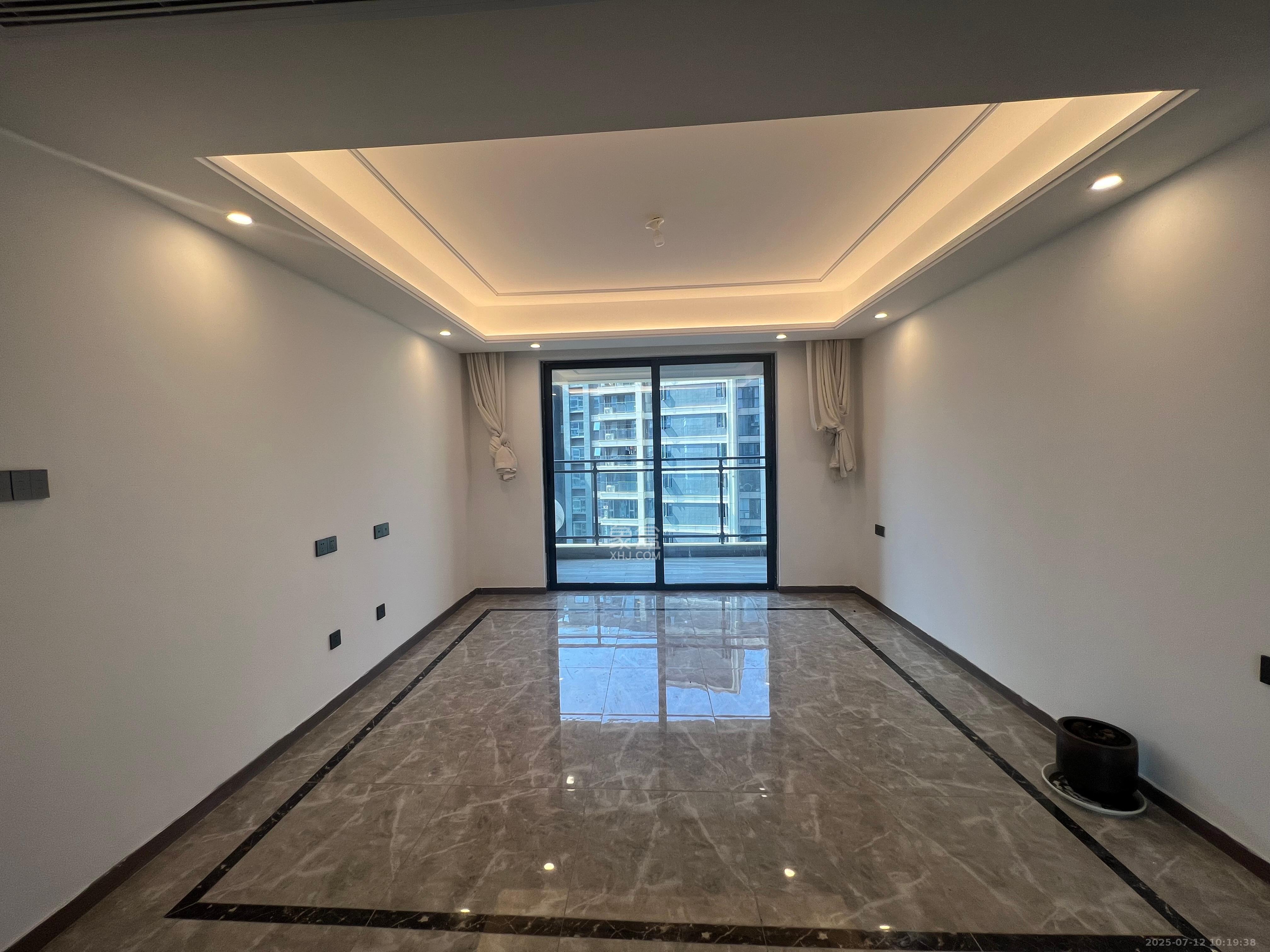 绿地V岛 4室2厅2卫 4000.0元/月 绿地V岛 4室2厅2卫 4000.0元/月室内图