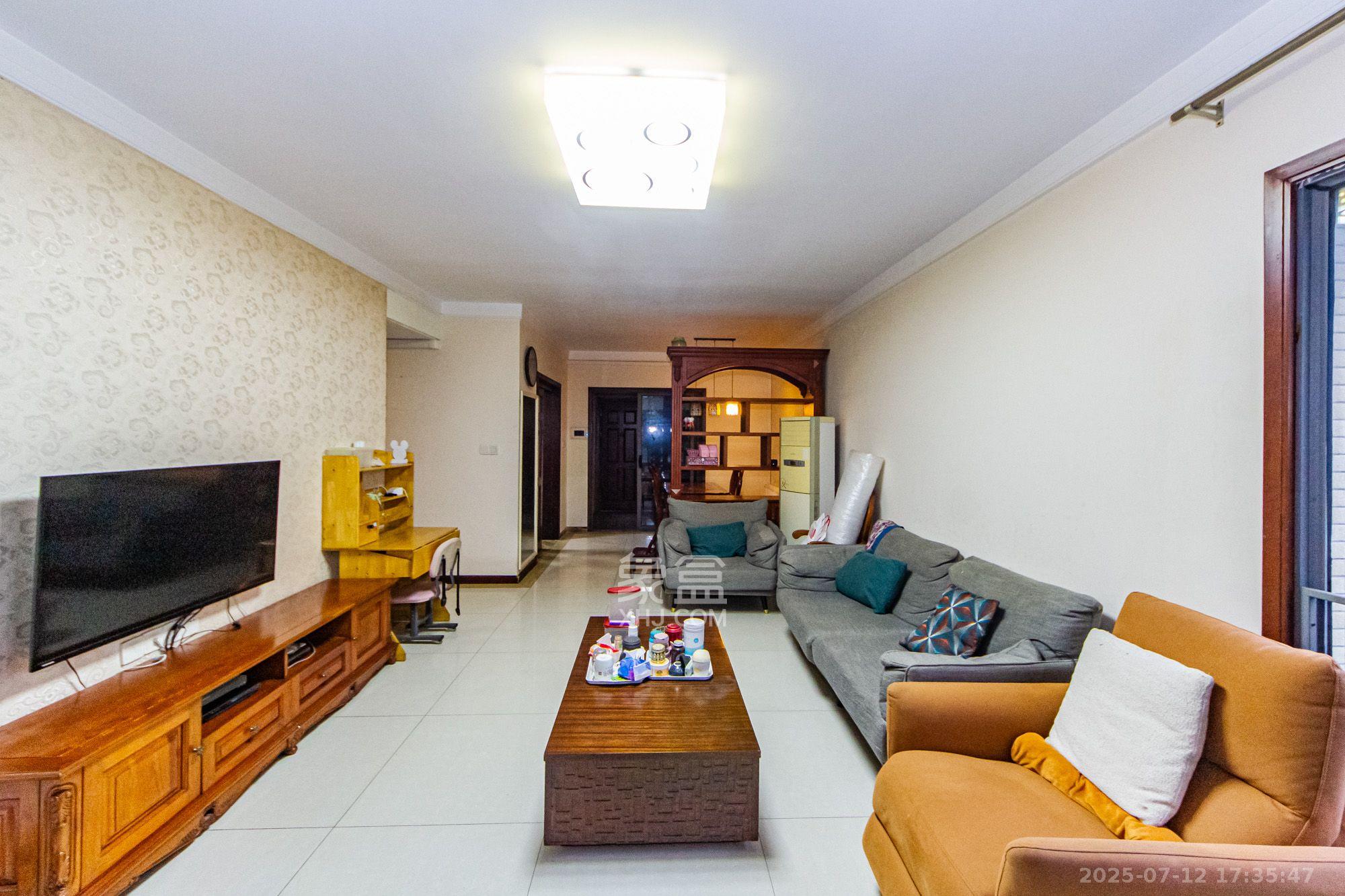 珠江花城三期锦鲤  4室2厅2卫    3600.0元/月 珠江花城三期锦鲤  4室2厅2卫    3600.0元/月室内图