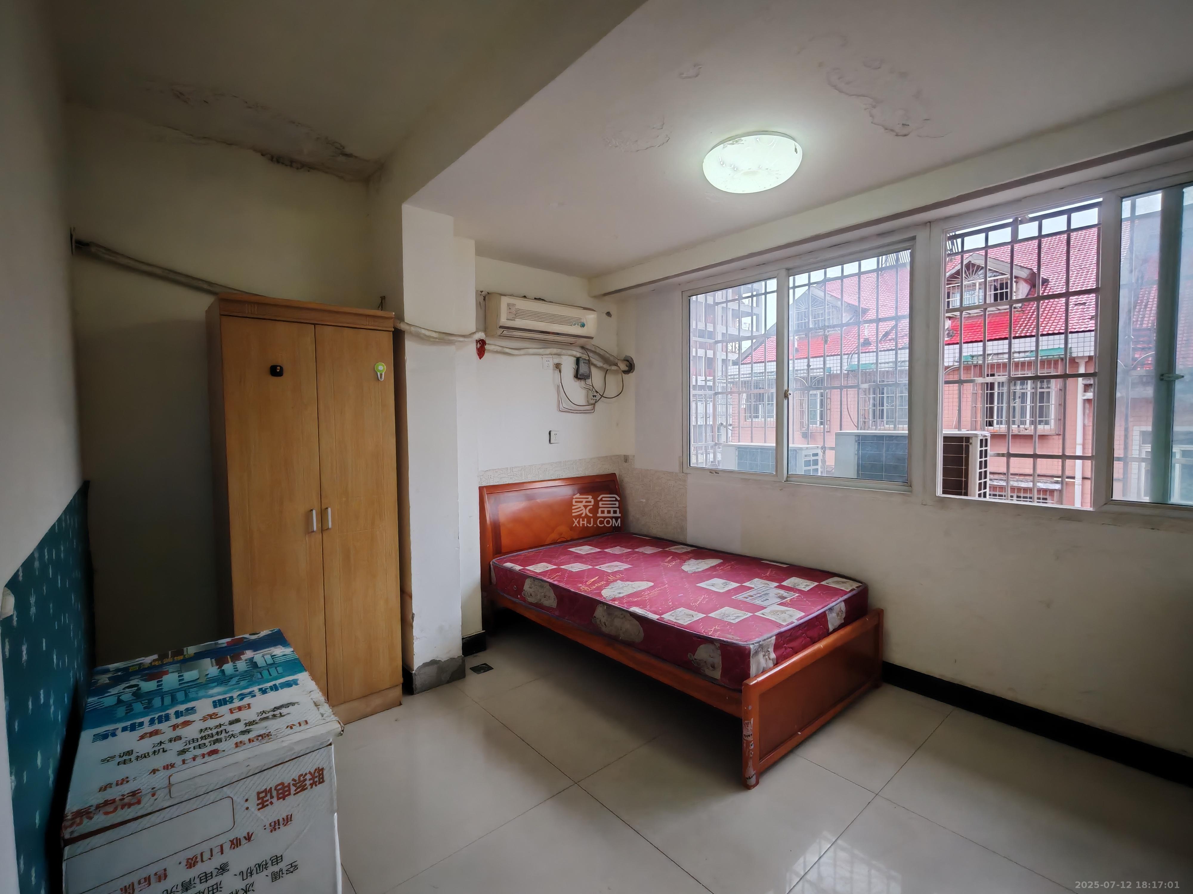 高桥家电百货城 7室1厅3卫 2000.0元/月 高桥家电百货城 7室1厅3卫 2000.0元/月室内图