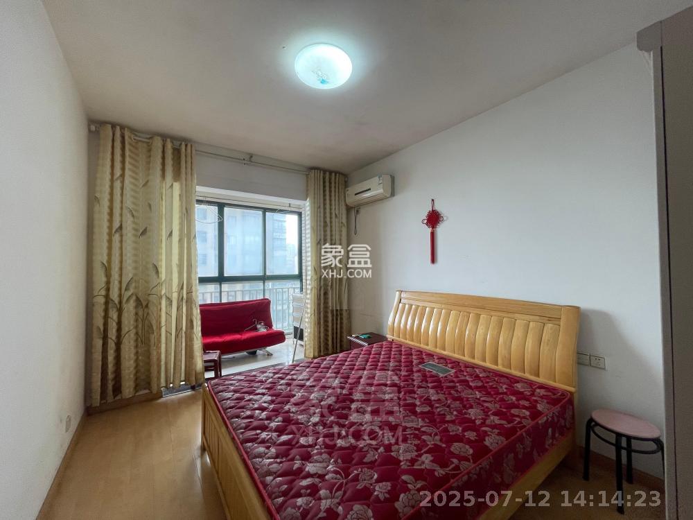 新城首座  3室2厅2卫   1800.00元/月室内图