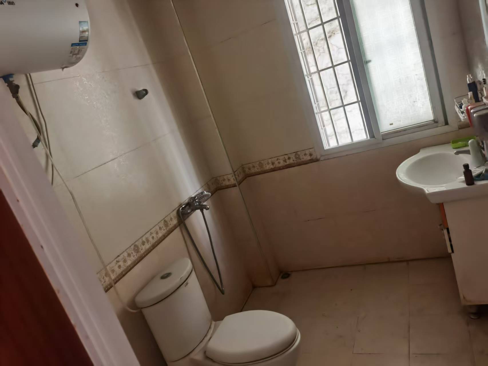 君悦华府 3室2厅2卫 72.80万 君悦华府 3室2厅2卫 72.80万卫生间