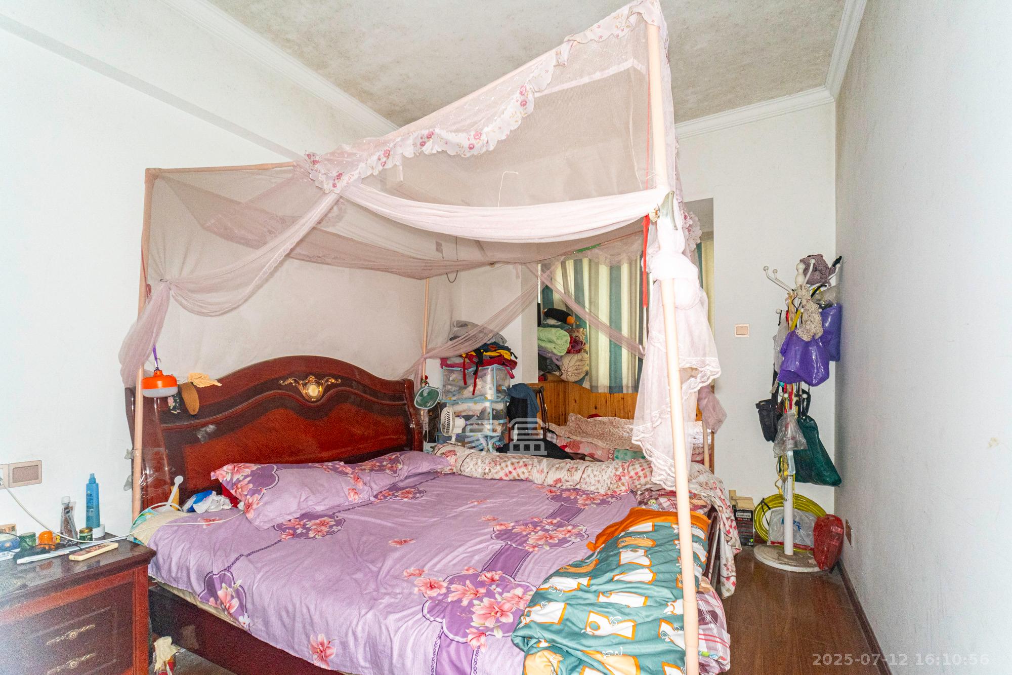 筑梦园 5室2厅2卫 85.0万 筑梦园 5室2厅2卫 85.0万卧室