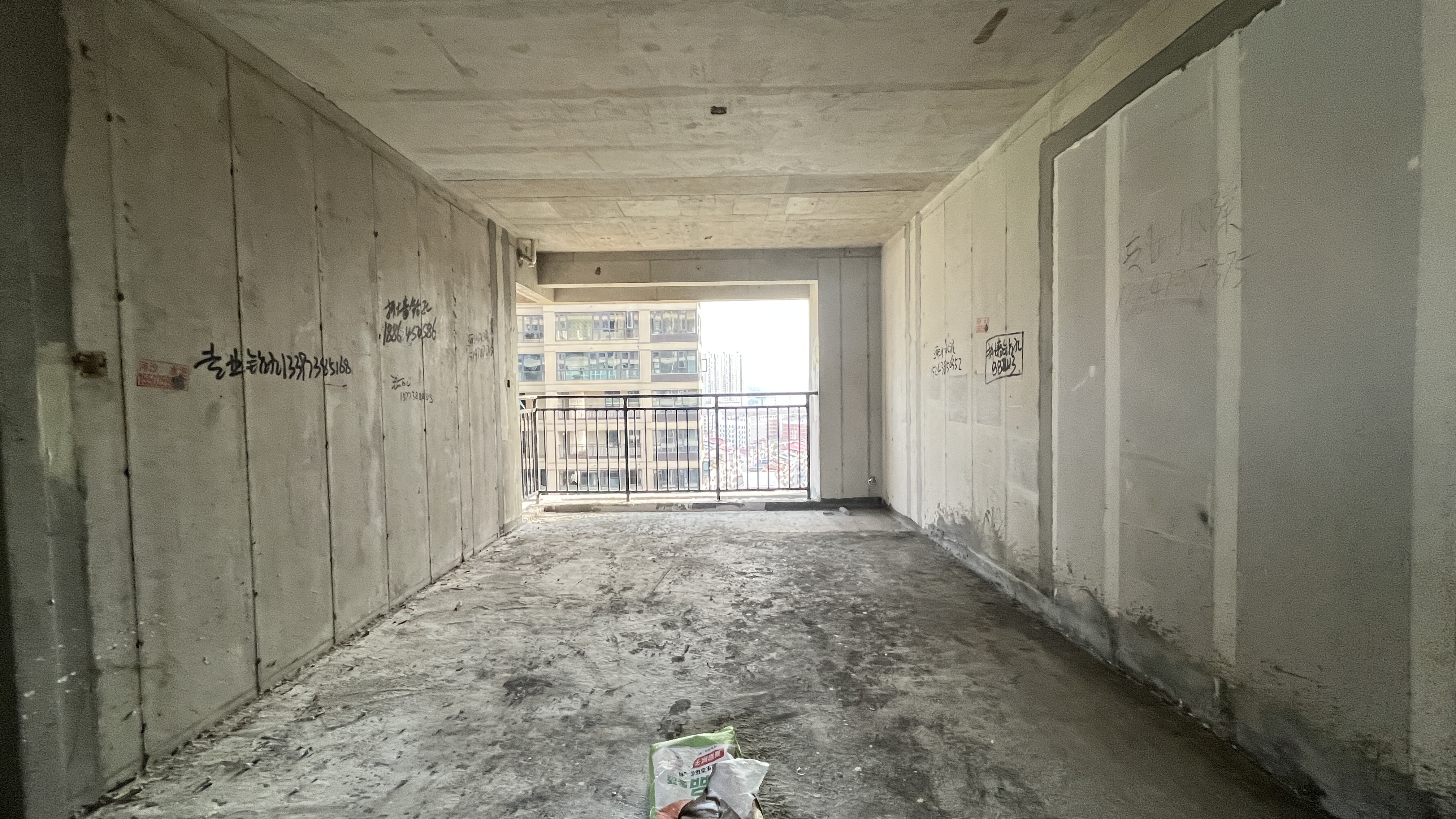 湘中府央玺 4室2厅2卫 84.8万 湘中府央玺 4室2厅2卫 84.8万室内图