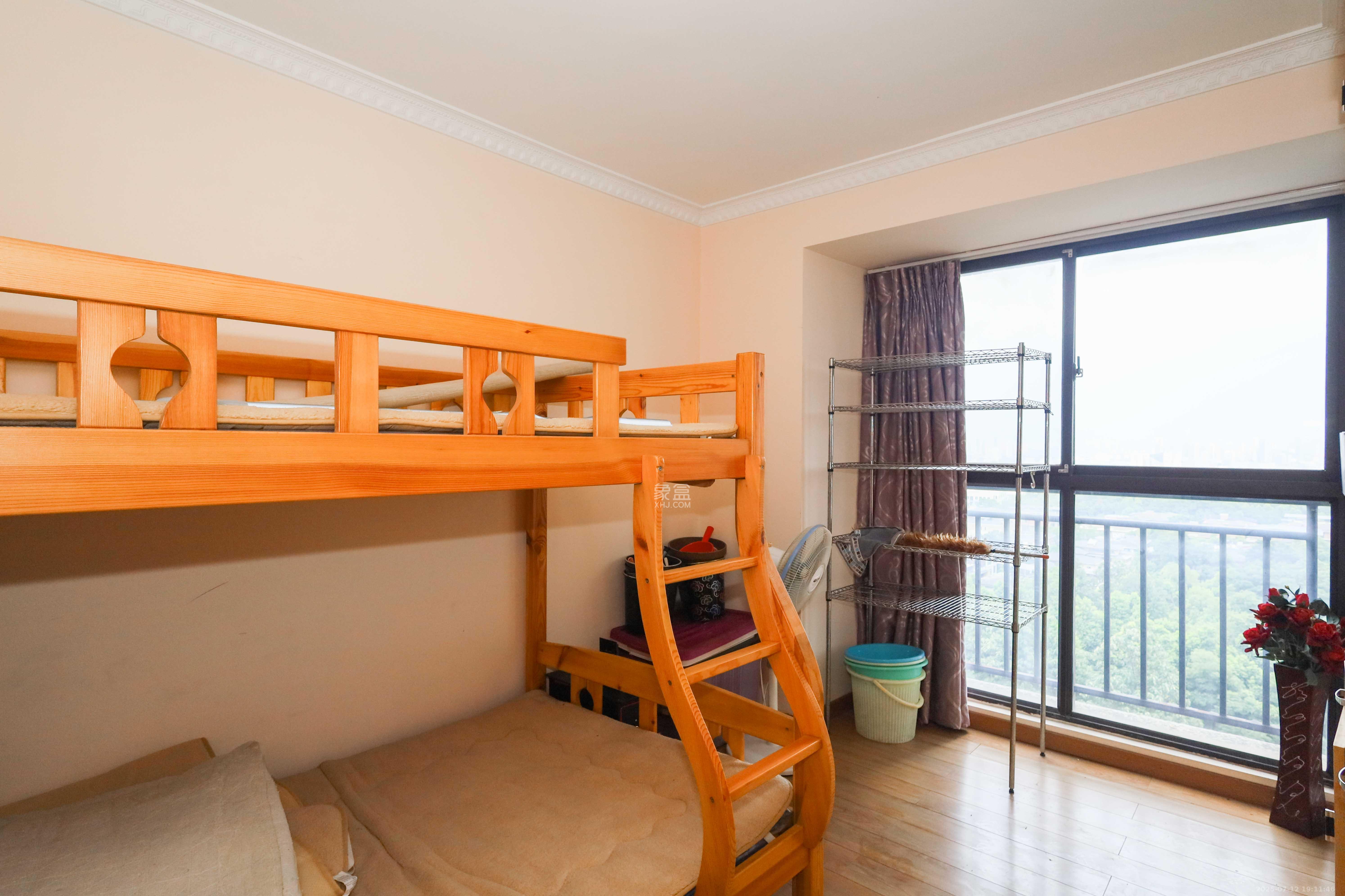 保利麓谷林语F区 3室2厅1卫 85.0万 保利麓谷林语F区 3室2厅1卫 85.0万卧室