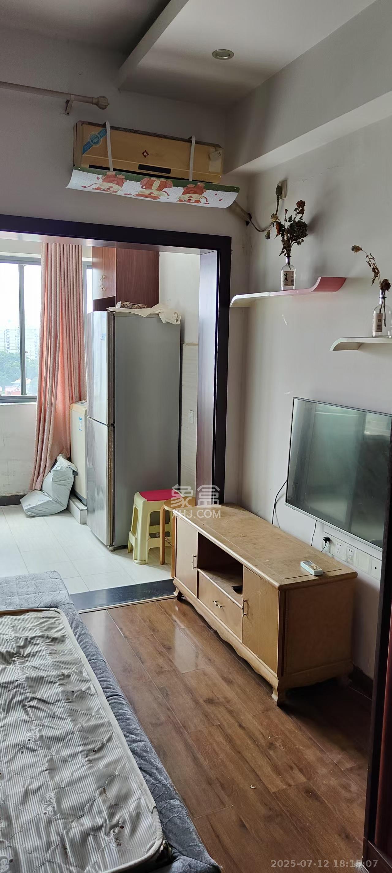 和隆花半里  1室1厅1卫    1500.0元/月 和隆花半里  1室1厅1卫    1500.0元/月室内图