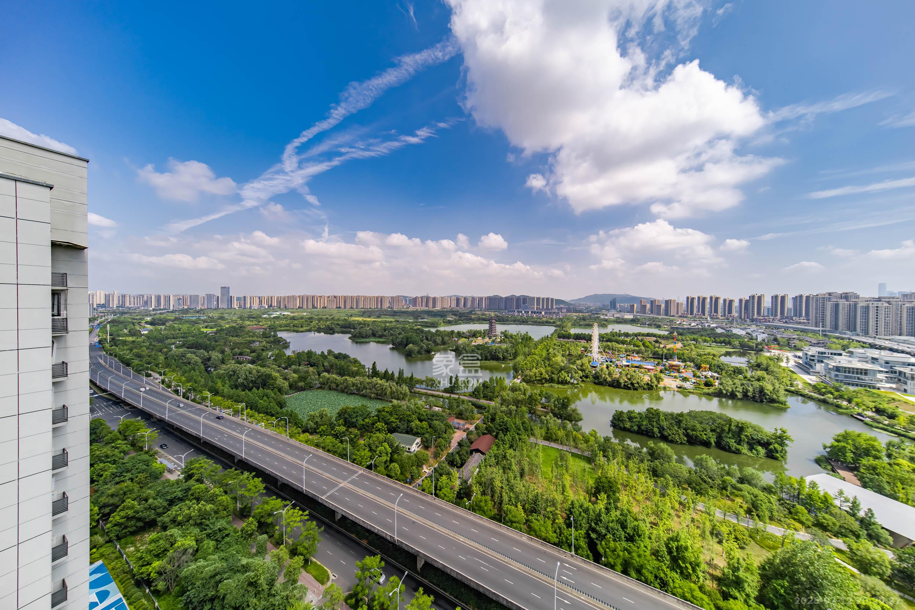 卓越洋湖晴翠  4室2厅2卫    239.0万其他