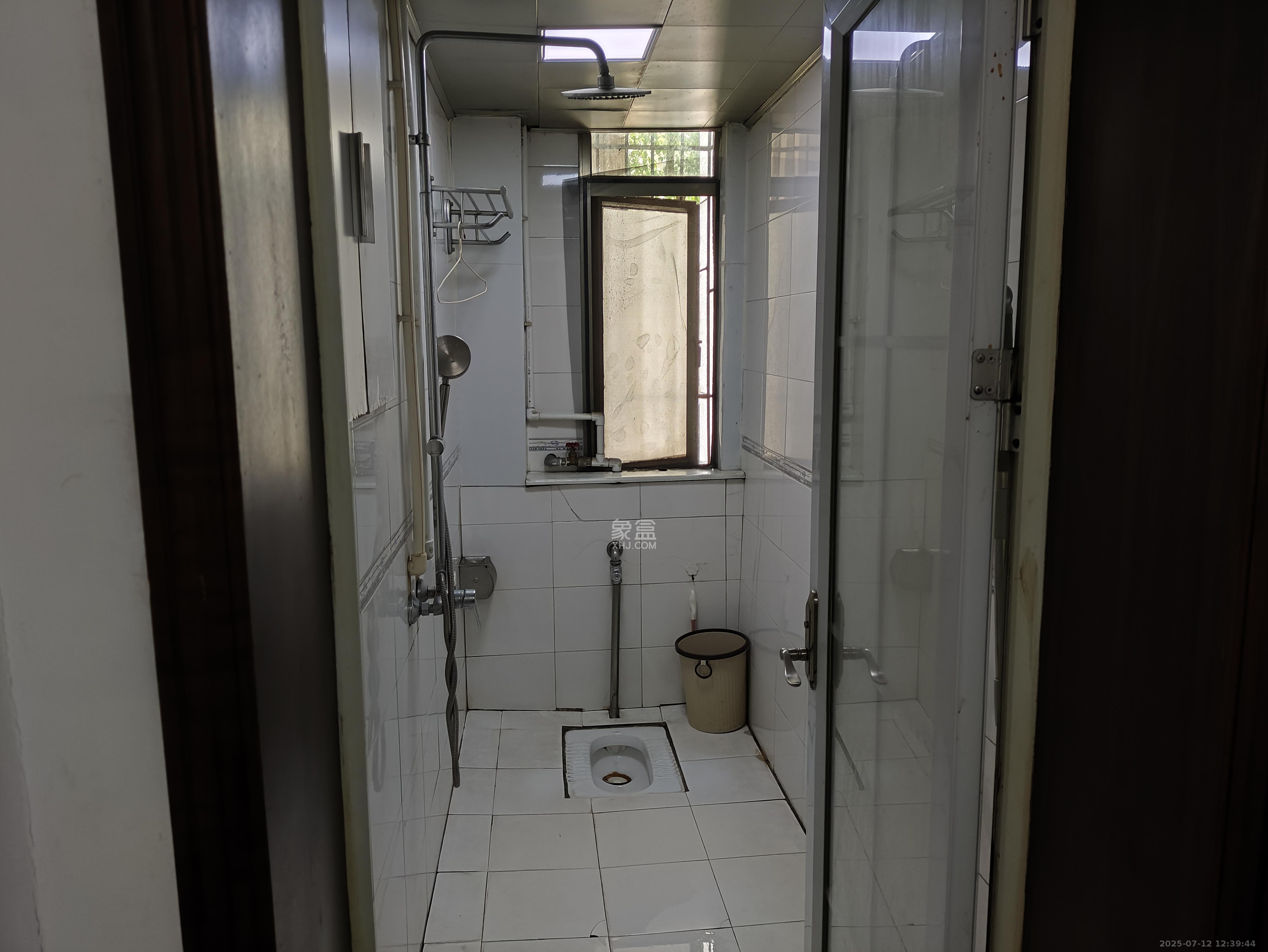 省政府机关二院  2室2厅1卫    2600.0元/月 省政府机关二院  2室2厅1卫    2600.0元/月室内图