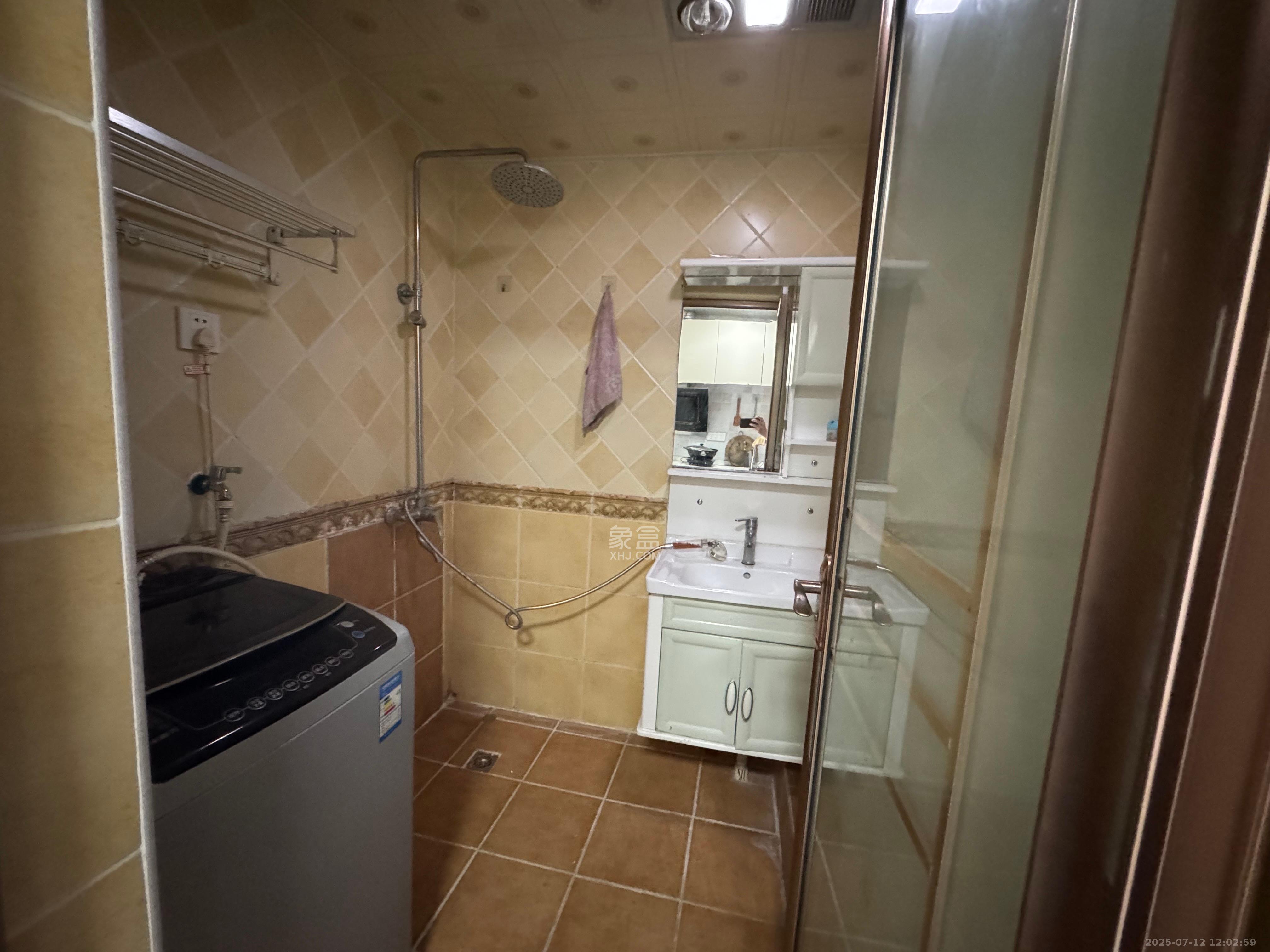 融科东南海 1室1厅1卫 1500.00元/月 融科东南海 1室1厅1卫 1500.00元/月室内图