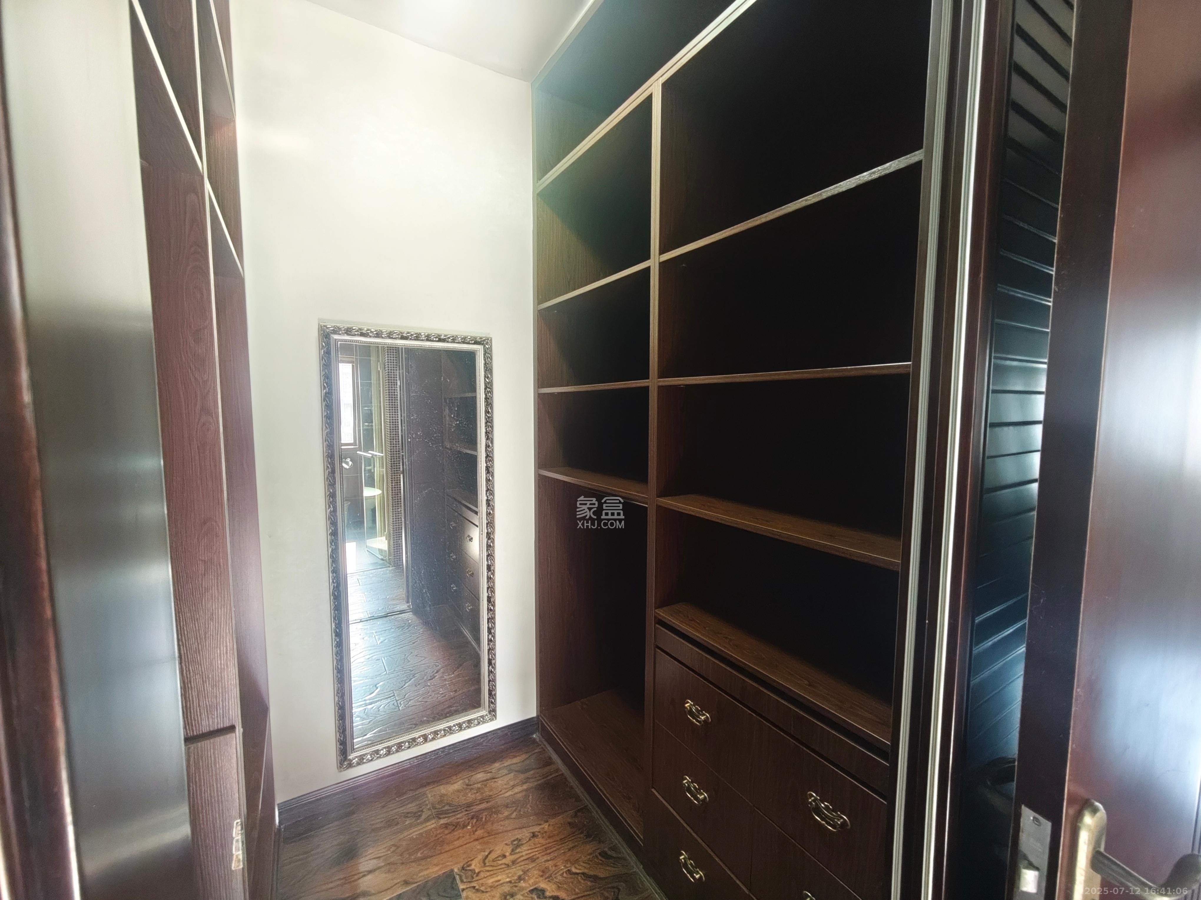 共和世家  3室2厅2卫    3500.0元/月 共和世家  3室2厅2卫    3500.0元/月室内图